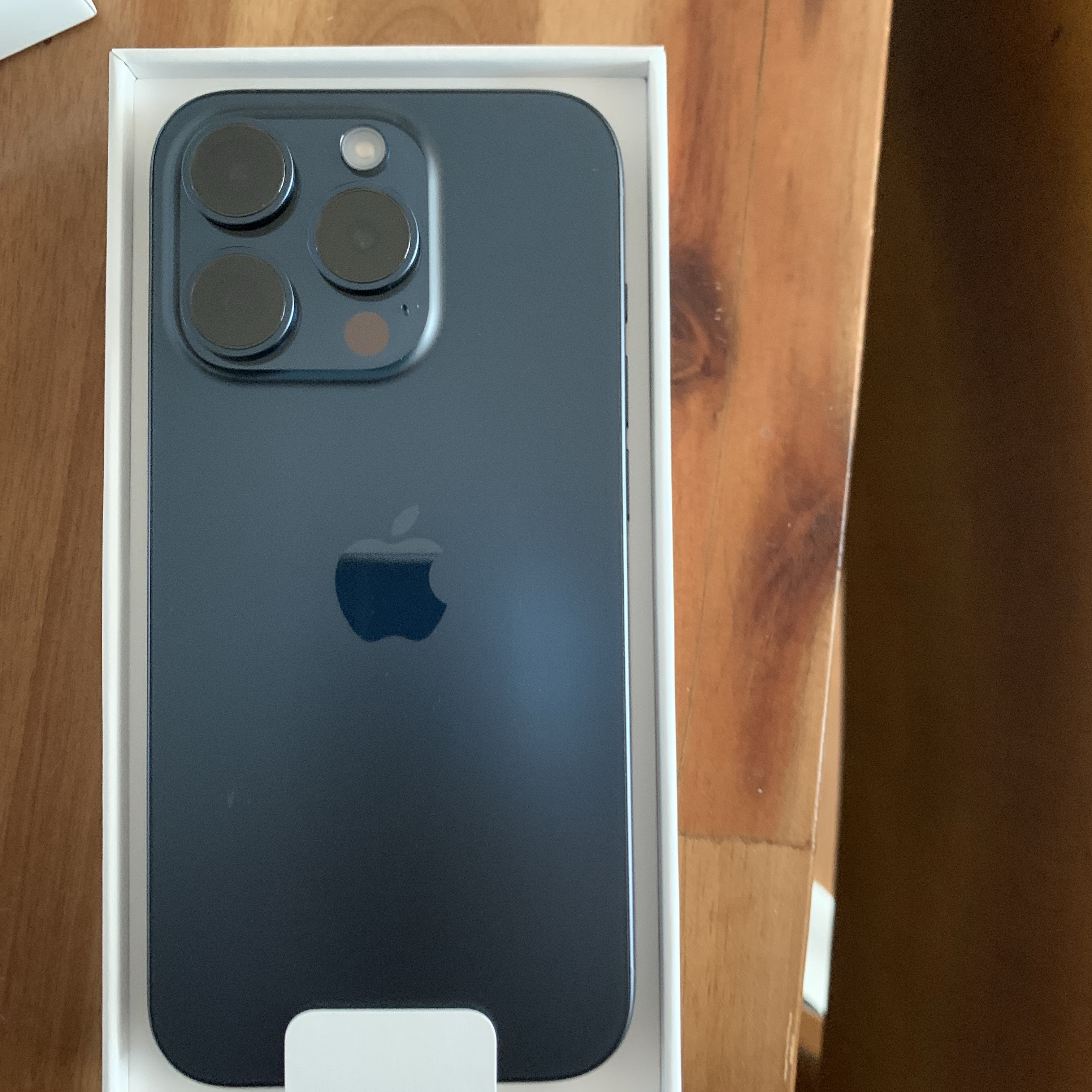 Apple iPhone 15 Pro 128GB Blue Titanium (Korean Ver.) 착용 스타일
