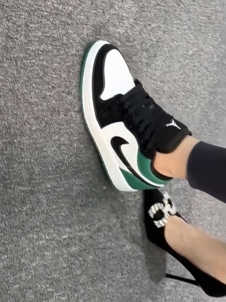 (GS) Jordan 1 Low Black Mystic Green 착용 스타일 - 2