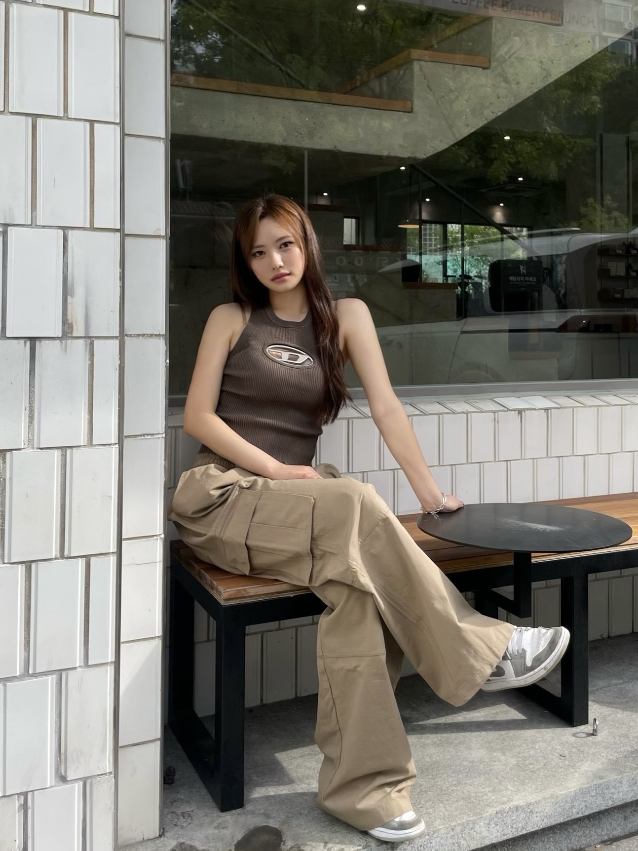 (W) Diesel M-Onerva-Top Cut-Out Knit Top with Logo Plaque Brown 착용 스타일 - 1