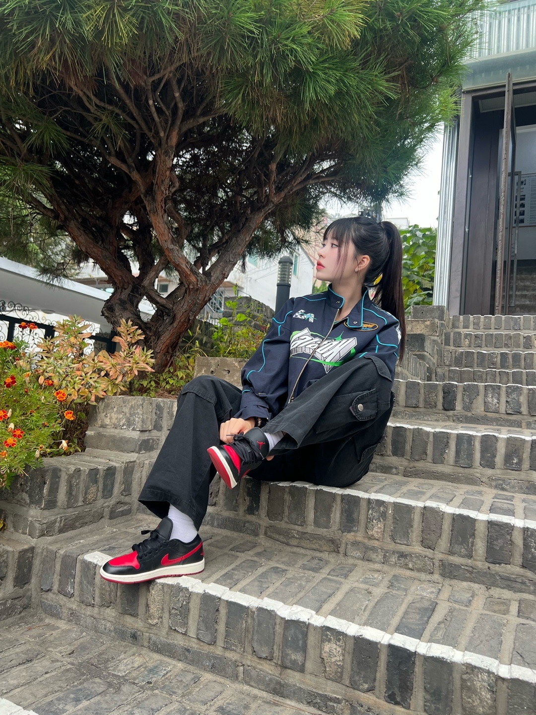 (W) Jordan 1 Low Black Gym Red 착용 스타일 - 2