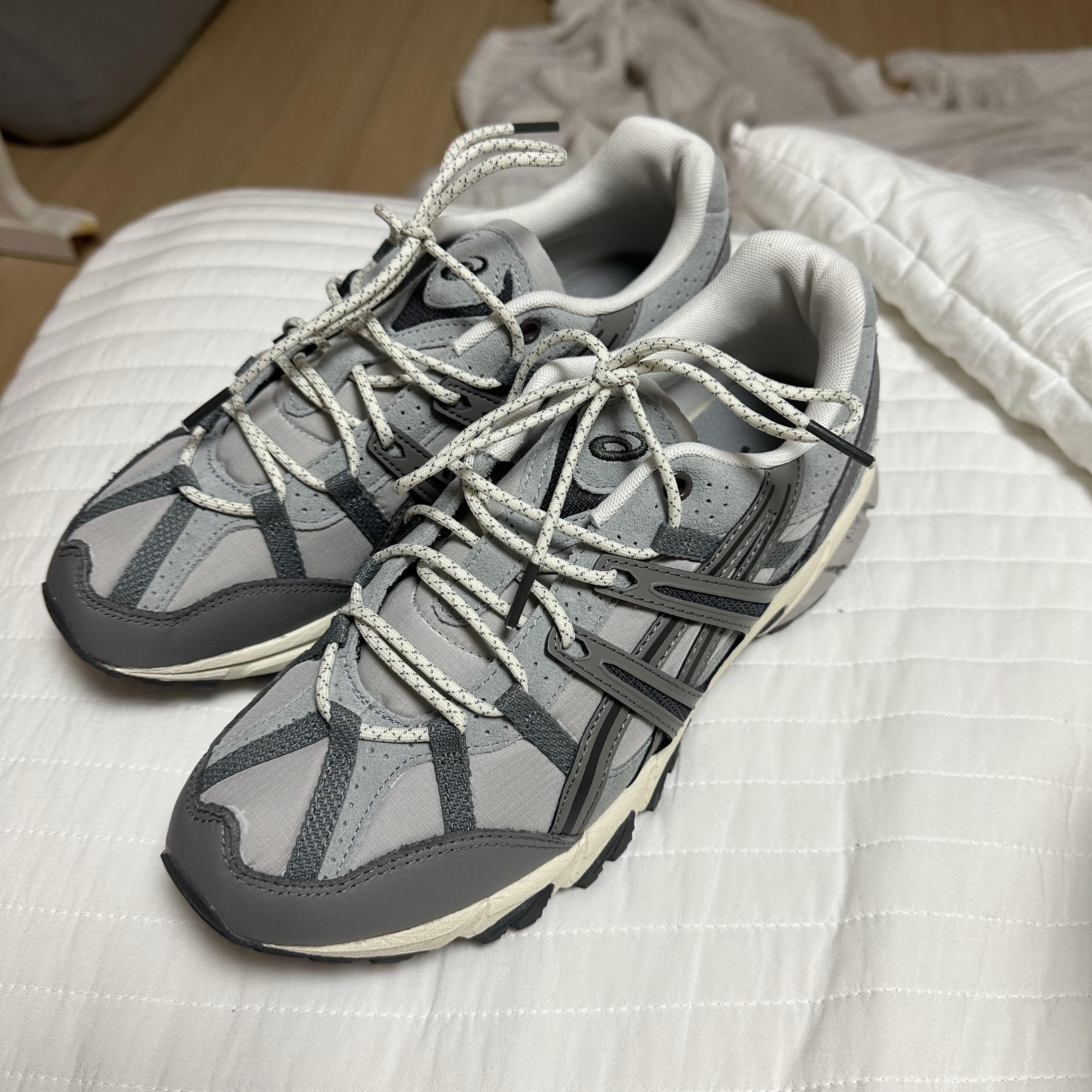 Asics Gel-Sonoma 15-50 Oyster Grey Clay Grey 착용 스타일