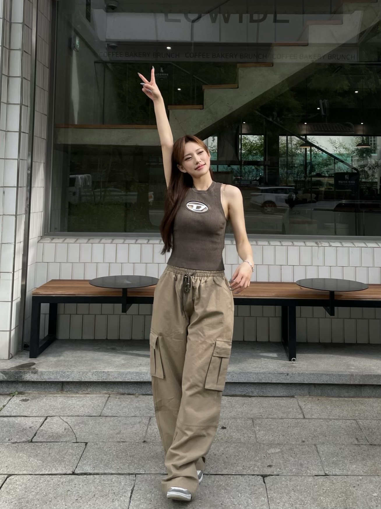 (W) Diesel M-Onerva-Top Cut-Out Knit Top with Logo Plaque Brown 착용 스타일 - 2