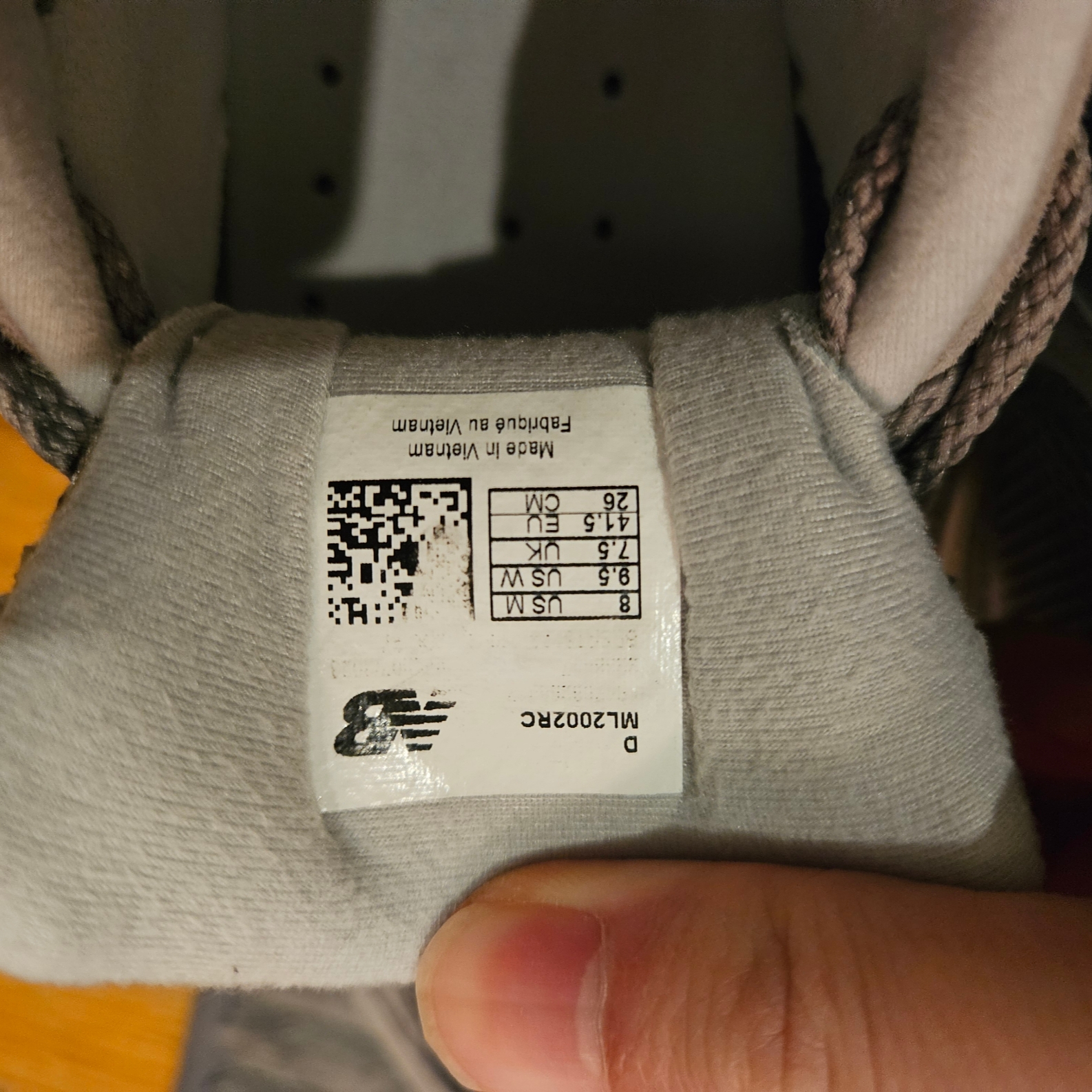 New Balance 2002R Grey 착용 스타일