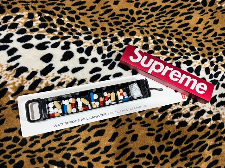 Supreme x Matador Waterproof Pill Case Red - 23FW 착용 스타일