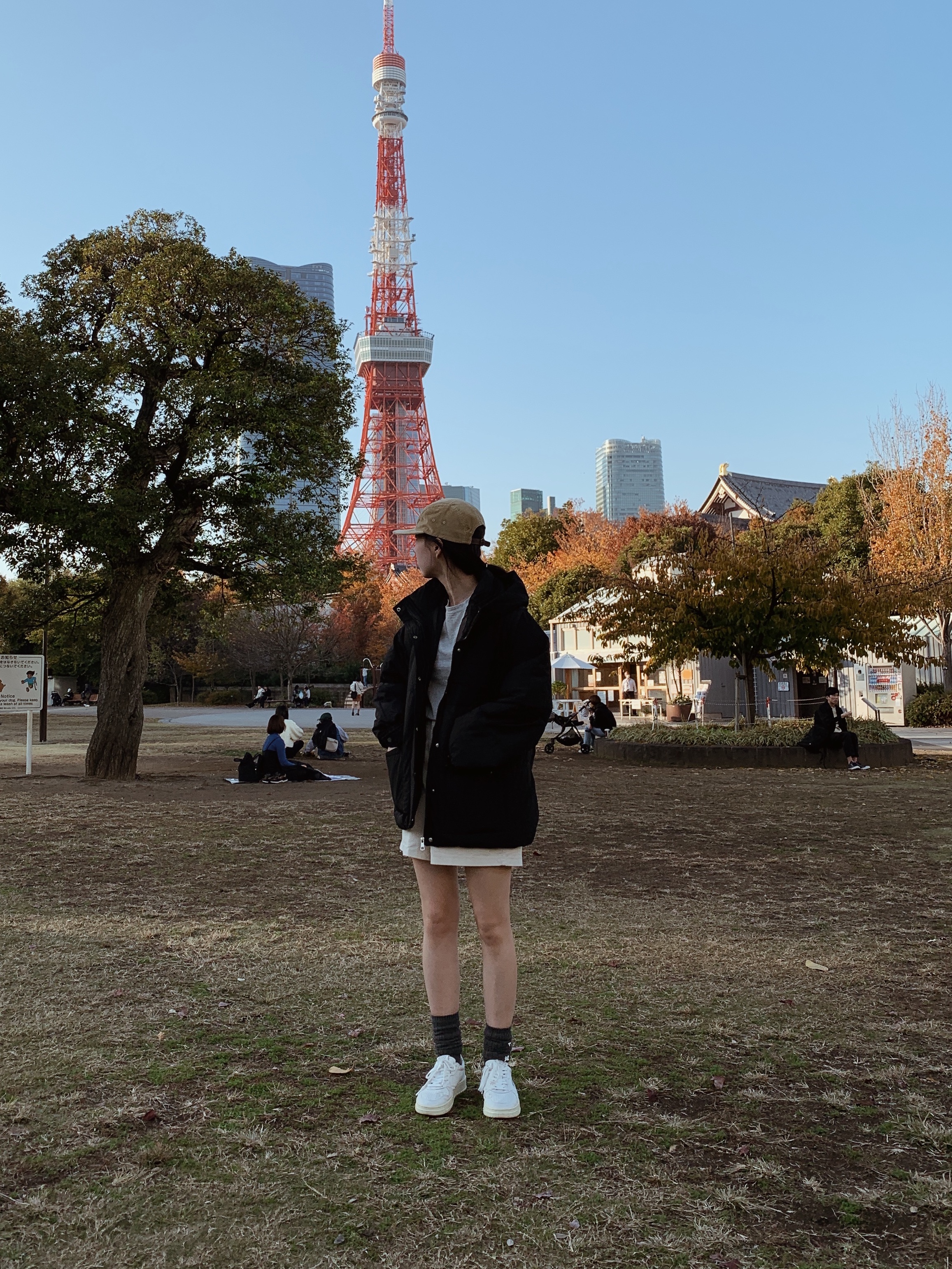 Supreme Corduroy Camp Cap Beige - 23FW, (W) Autry Medalist Low Leather Sneakers White 착용 스타일 - 1