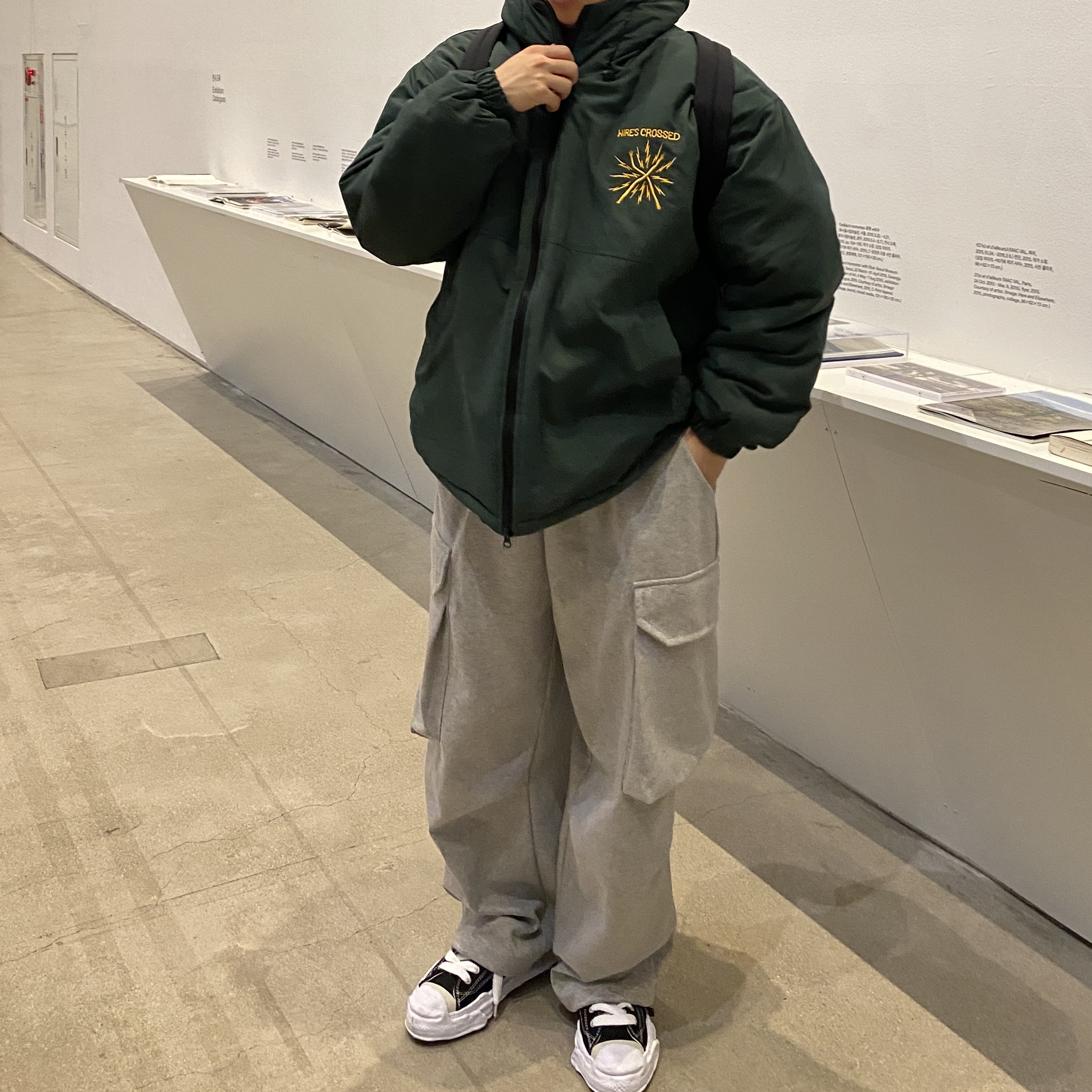 Maison Mihara Yasuhiro Peterson OG Sole Canvas Low Sneakers Black, Maison Mihara Yasuhiro Blakey OG Sole Canvas Low-top Sneakers Black White 착용 스타일 - 4