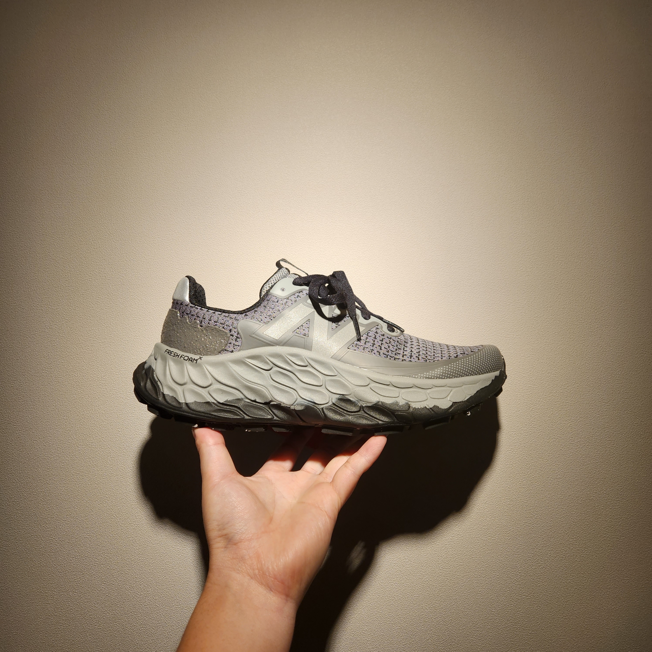 New Balance x Cayl Fresh Foam X More Trail v3 Shadow Grey 착용 스타일
