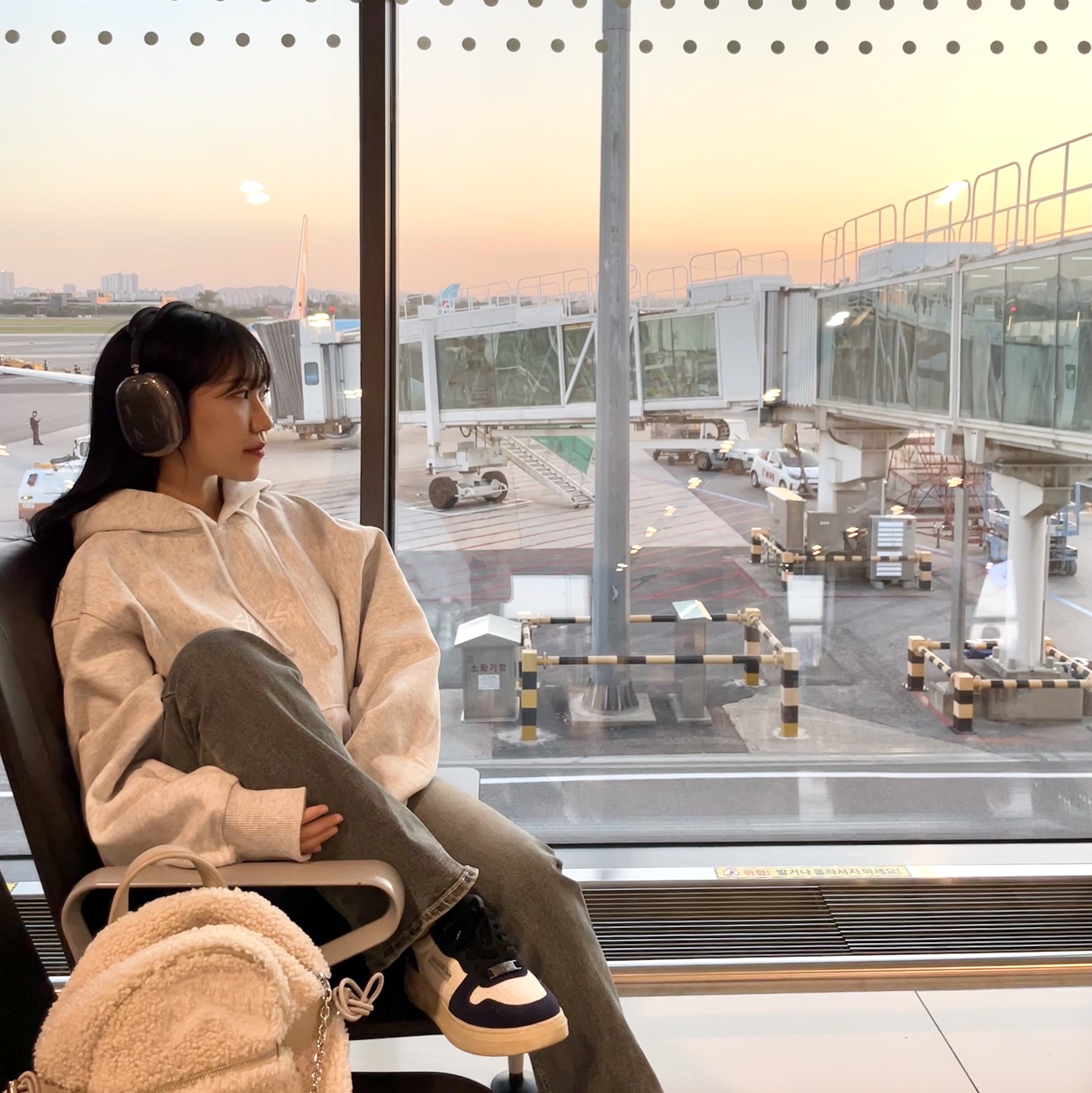 Apple AirPods Max Lightning Space Gray (Korean Ver.), Stussy Stock Logo Applique Hoodie Ash Heather White 착용 스타일 - 2