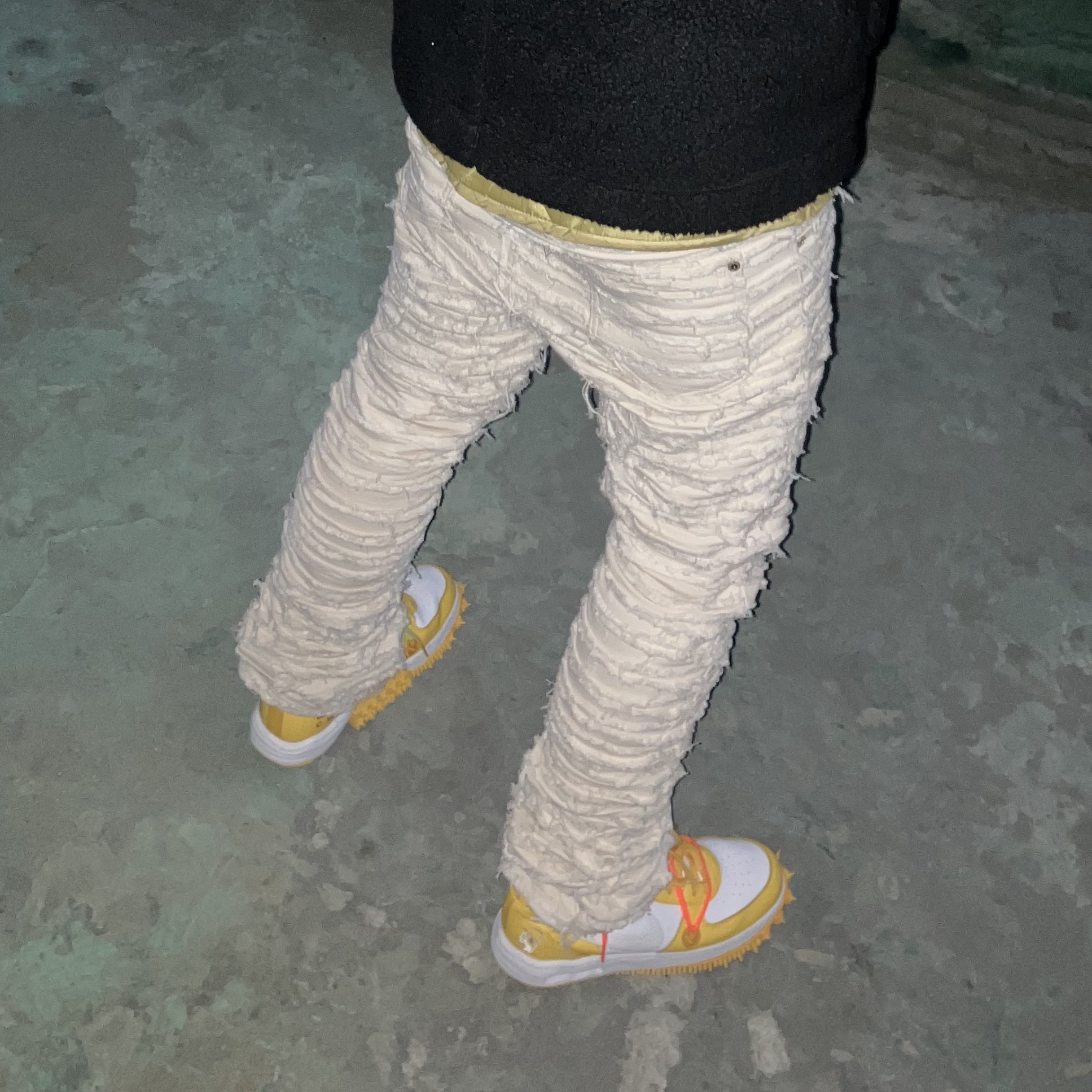 Nike x Off-White Air Force 1 Mid SP Leather Varsity Maize 착용 스타일 - 1