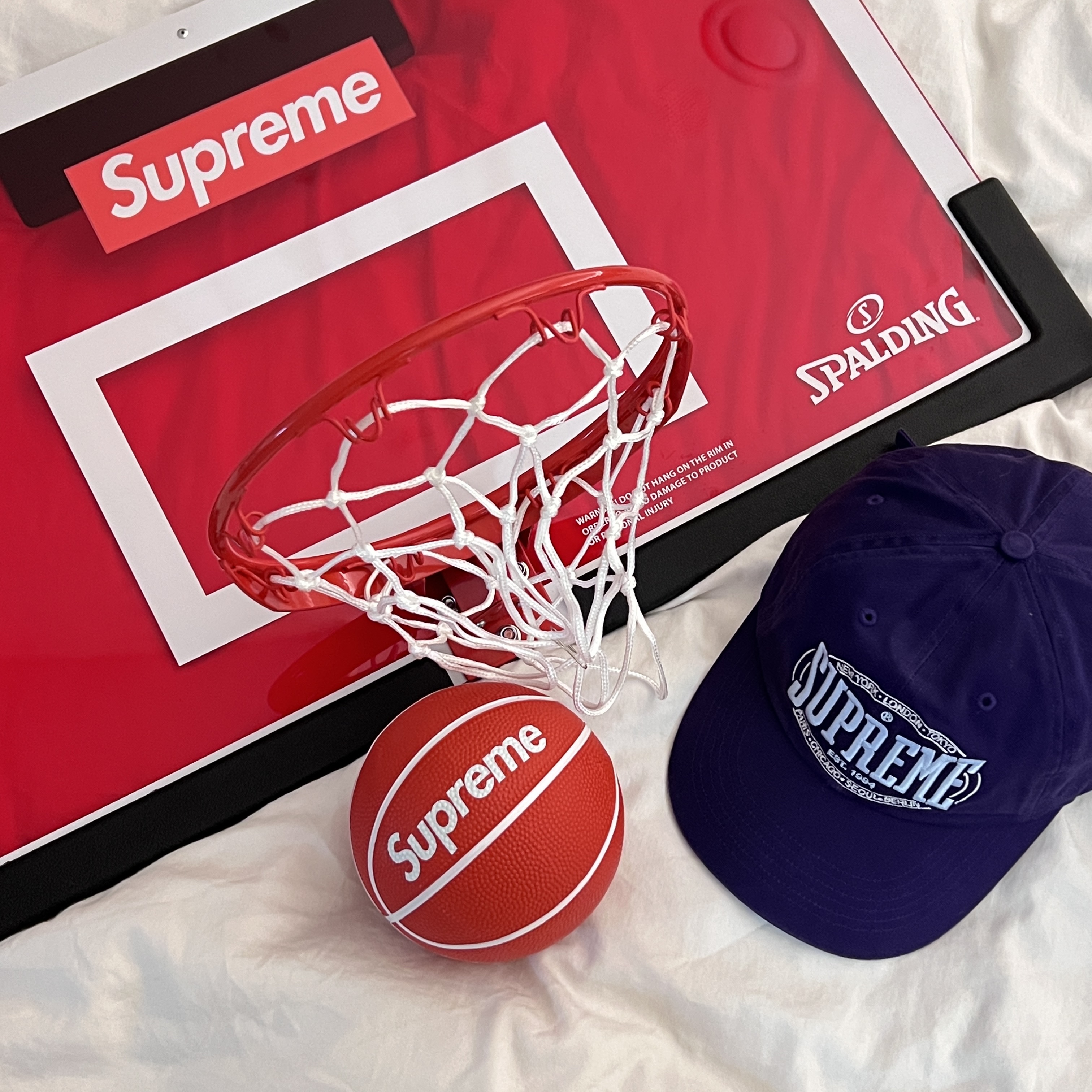 Supreme x Spalding Mini Basketball Hoop Red  - 23FW, Supreme Warm Up 6-Panel Purple - 23FW 착용 스타일 - 1