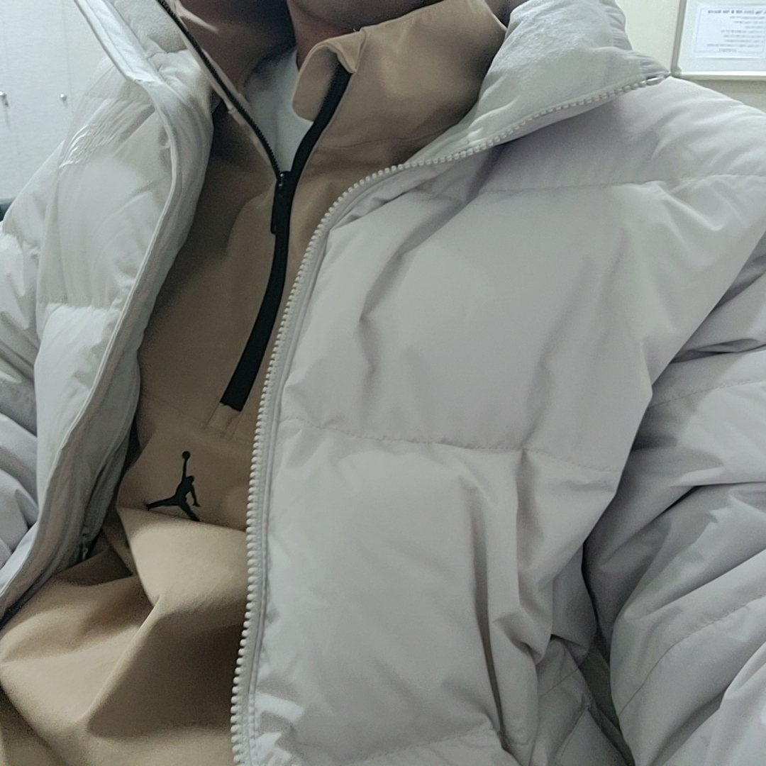 The North Face Lofty Down Jacket White Sand 착용 스타일