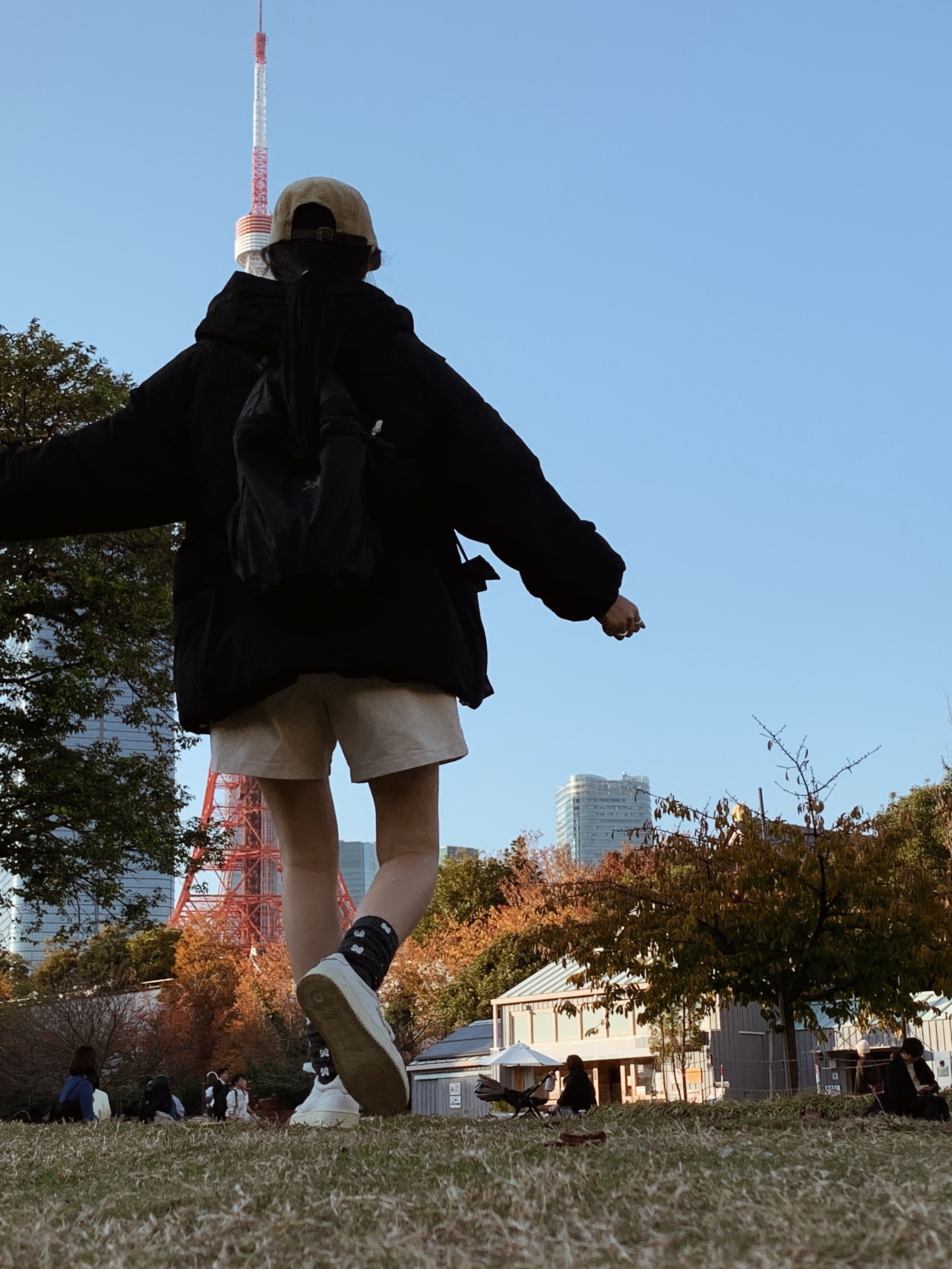 Supreme Corduroy Camp Cap Beige - 23FW, (W) Autry Medalist Low Leather Sneakers White 착용 스타일 - 2