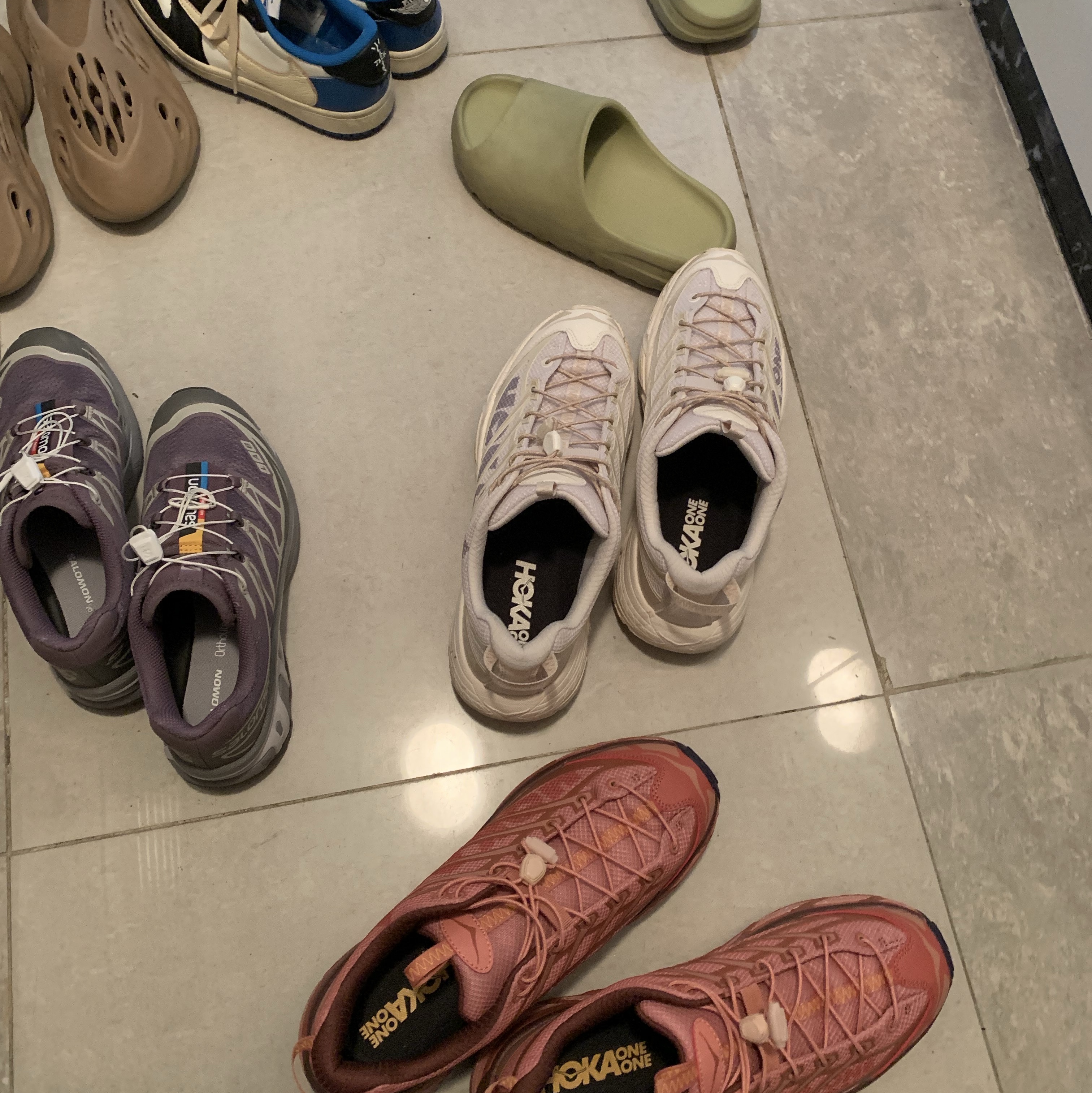 Hoka Mafate Three 2 Hot Sauce Earthenware 착용 스타일 - 3
