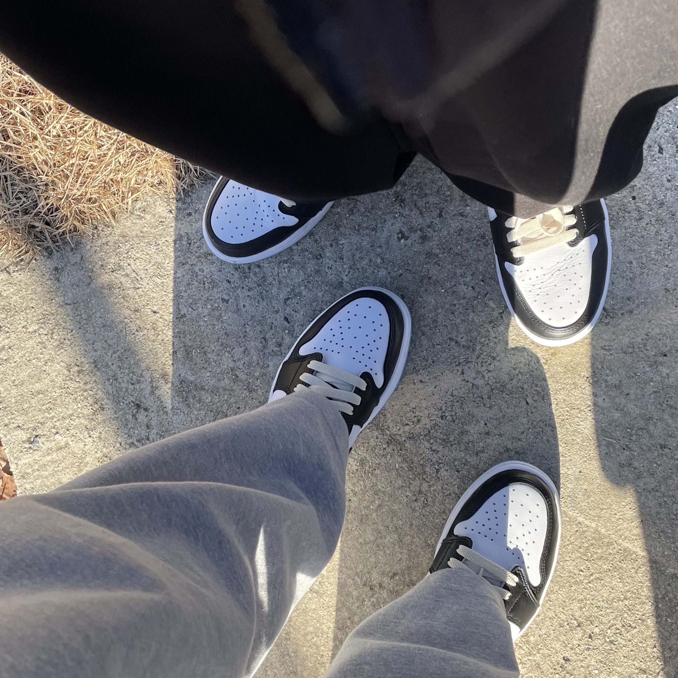 Jordan 1 Retro Low OG Black and Dark Powder Blue 착용 스타일
