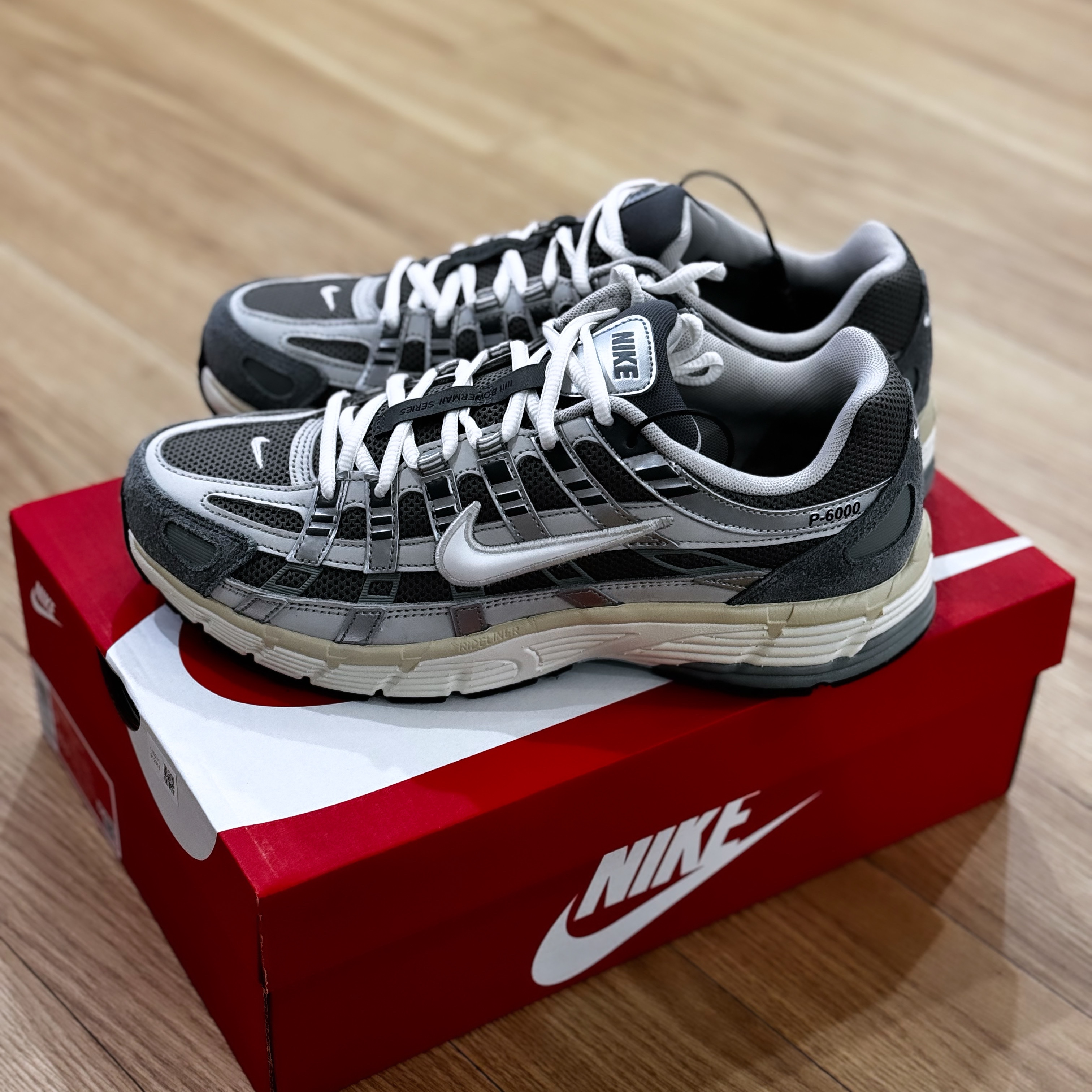 Nike P-6000 Flat Pewter Light Iron Ore 착용 스타일