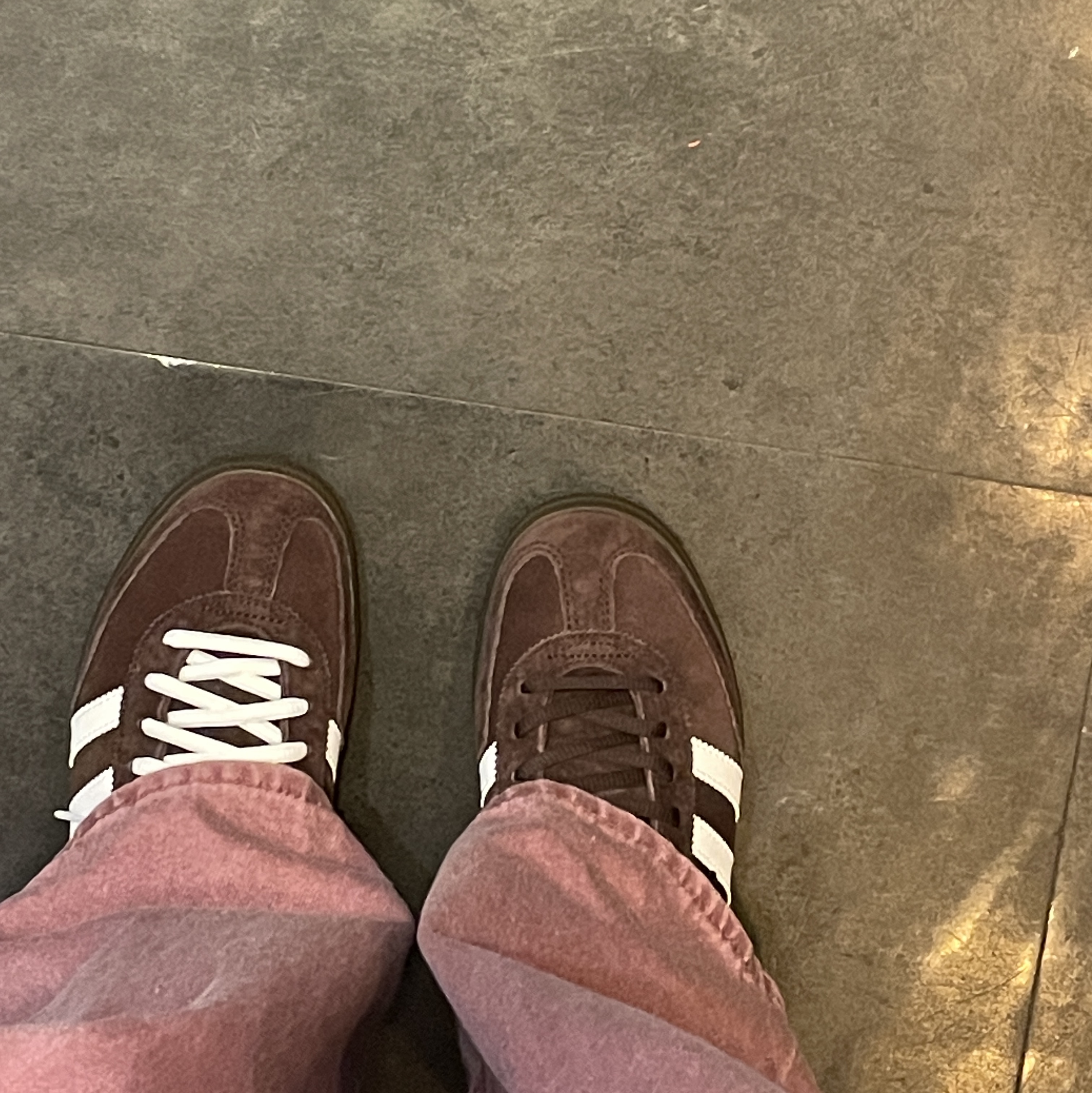 Adidas Spezial Handball Shadow Brown White 착용 스타일 - 3