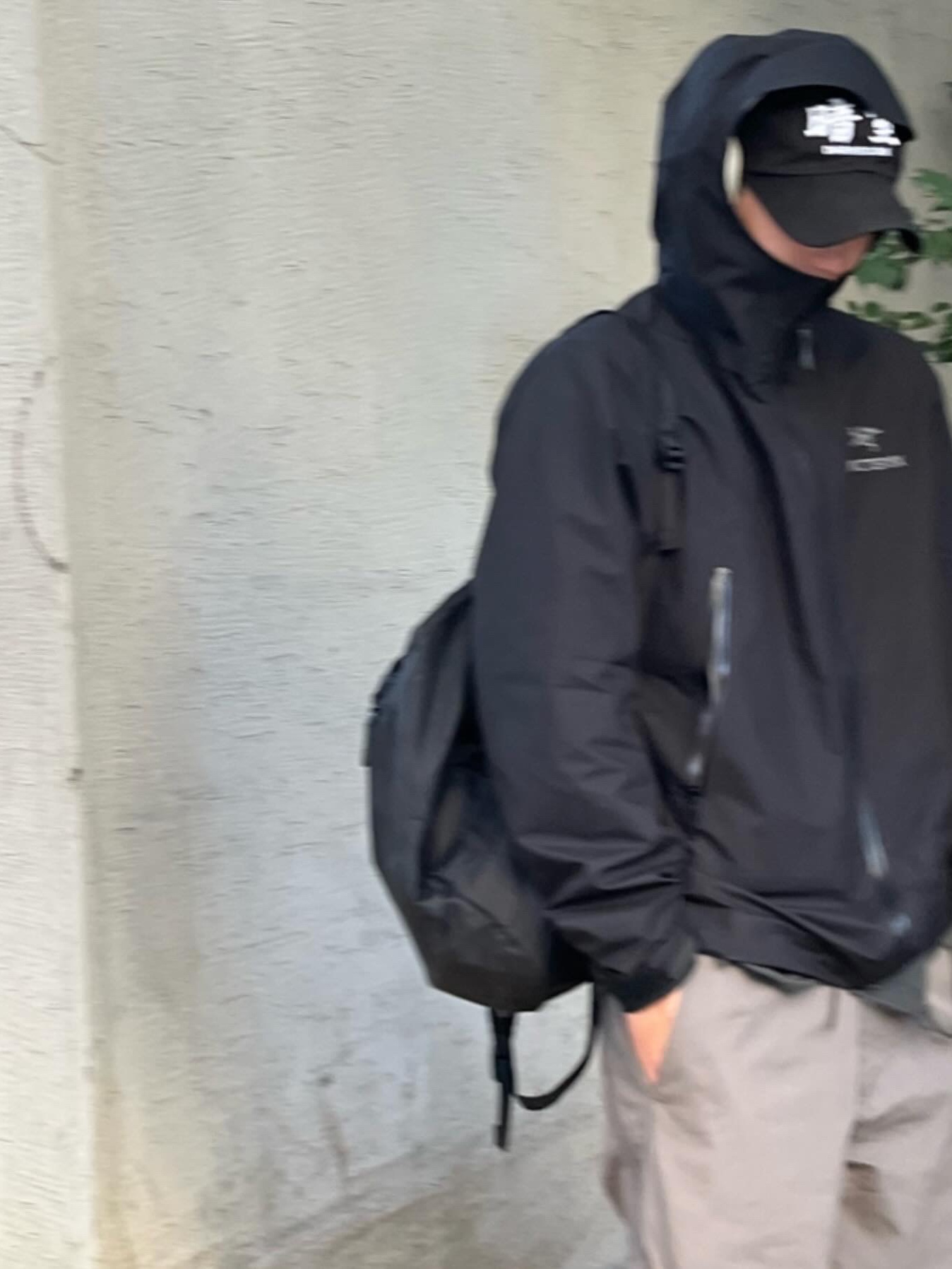 Arc'teryx Beta Jacket Black, Sansan Gear Taped Pants Mud Khaki - 23SS 착용 스타일