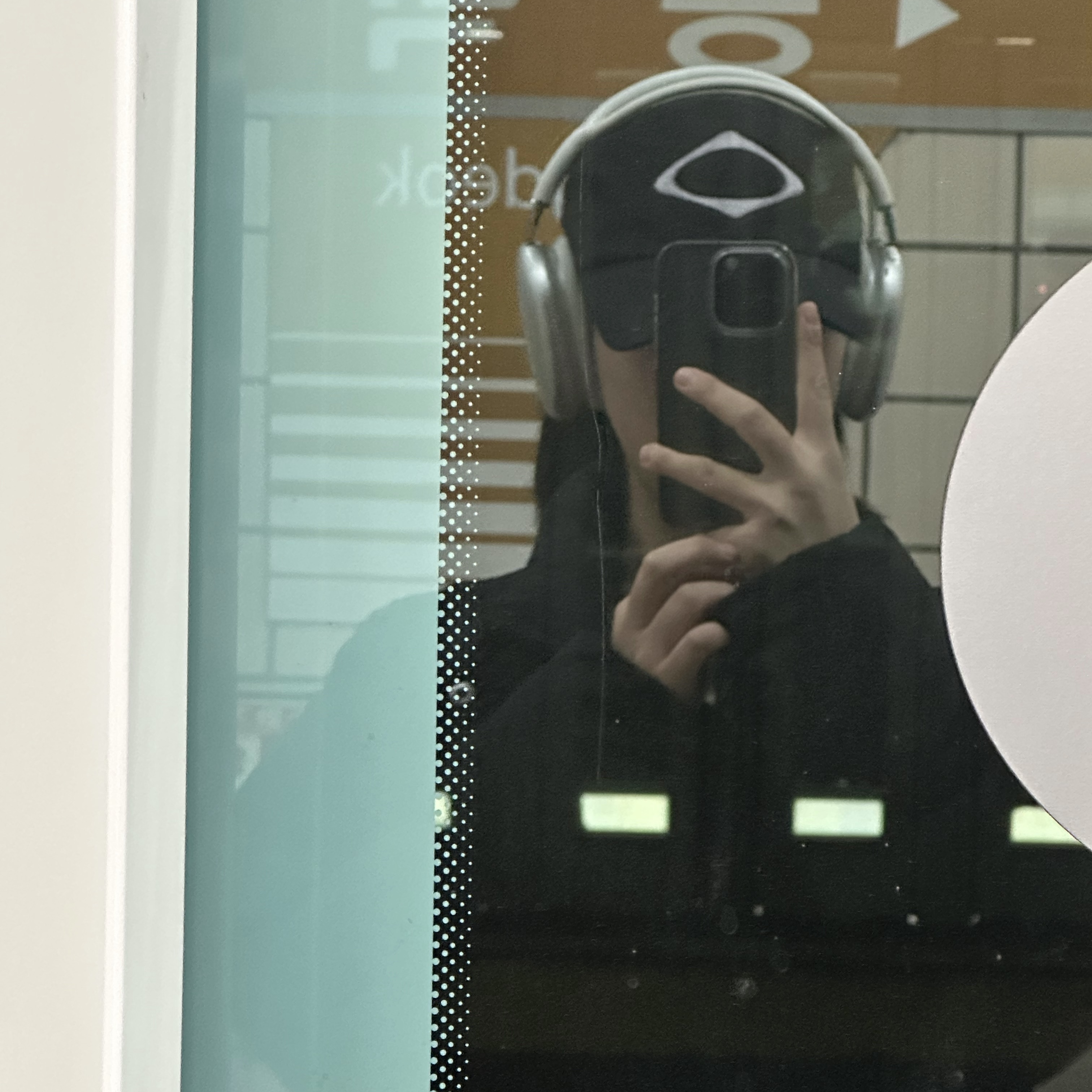 Mischief Rhombus Ball Cap Black 착용 스타일