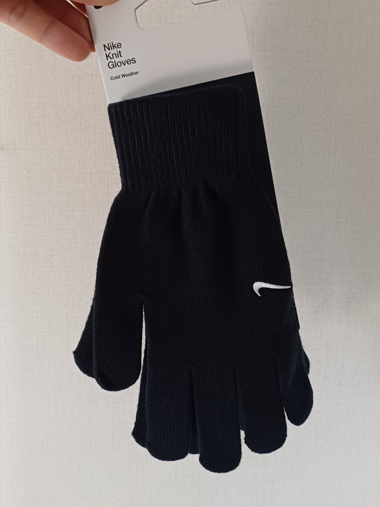 Nike Swoosh Knit Glove 2.0 Black 착용 스타일