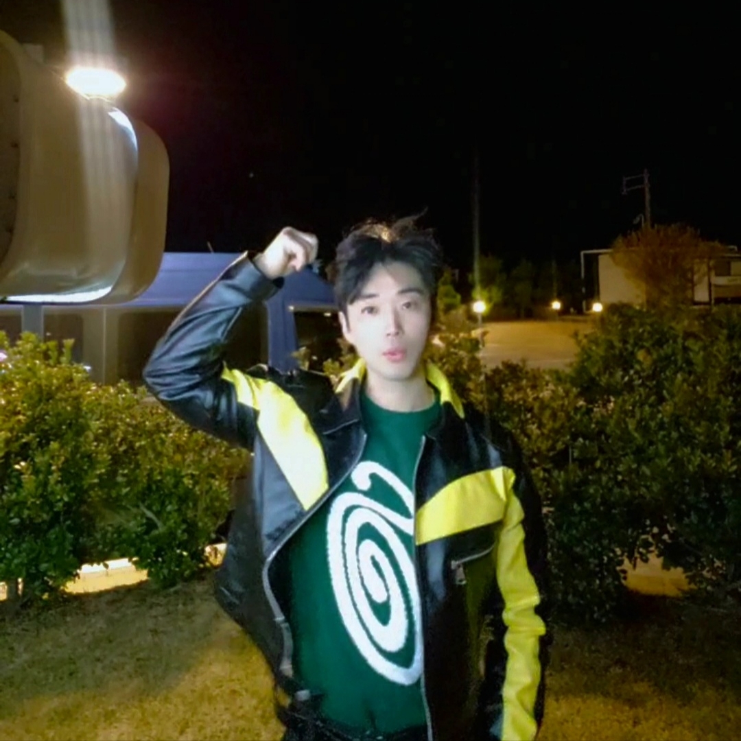 Nike x Sacai VaporWaffle Tour Yellow & Gorge Green Sail, (W) Nike x Ambush NBA Collection Lakers Jacket - Asia 착용 스타일 - 3