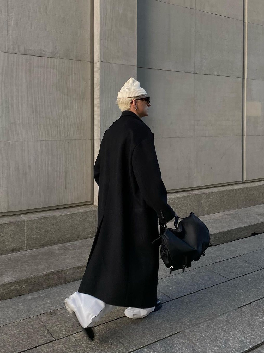 Zara x Ader Error Wool Blend Oversize Coat Black, Undermycar Legion.02 Balmacaan Oversized Wool Coat Black 착용 스타일 - 5