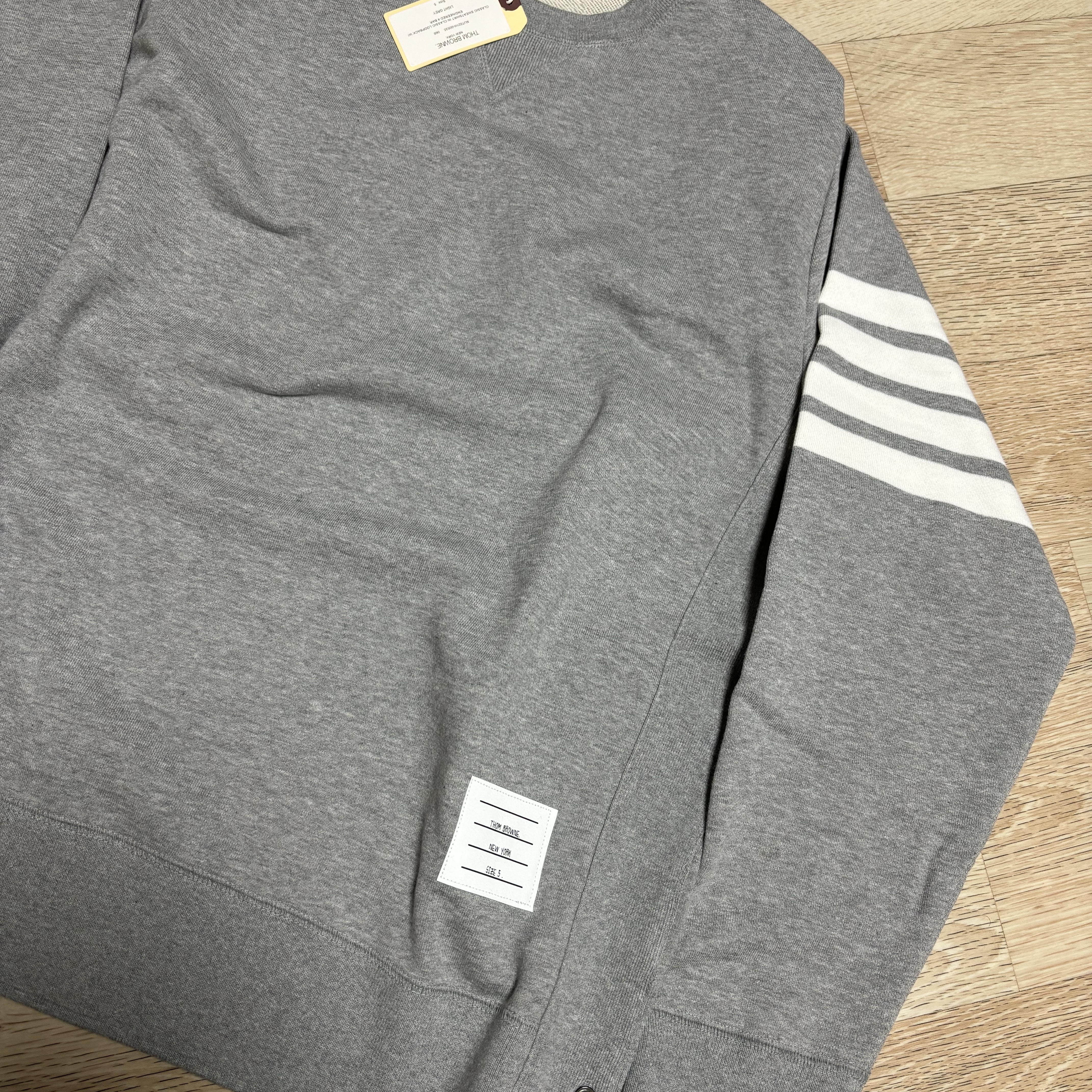 Thom Browne Engineered 4-Bar Sweatshirt Light Grey 착용 스타일