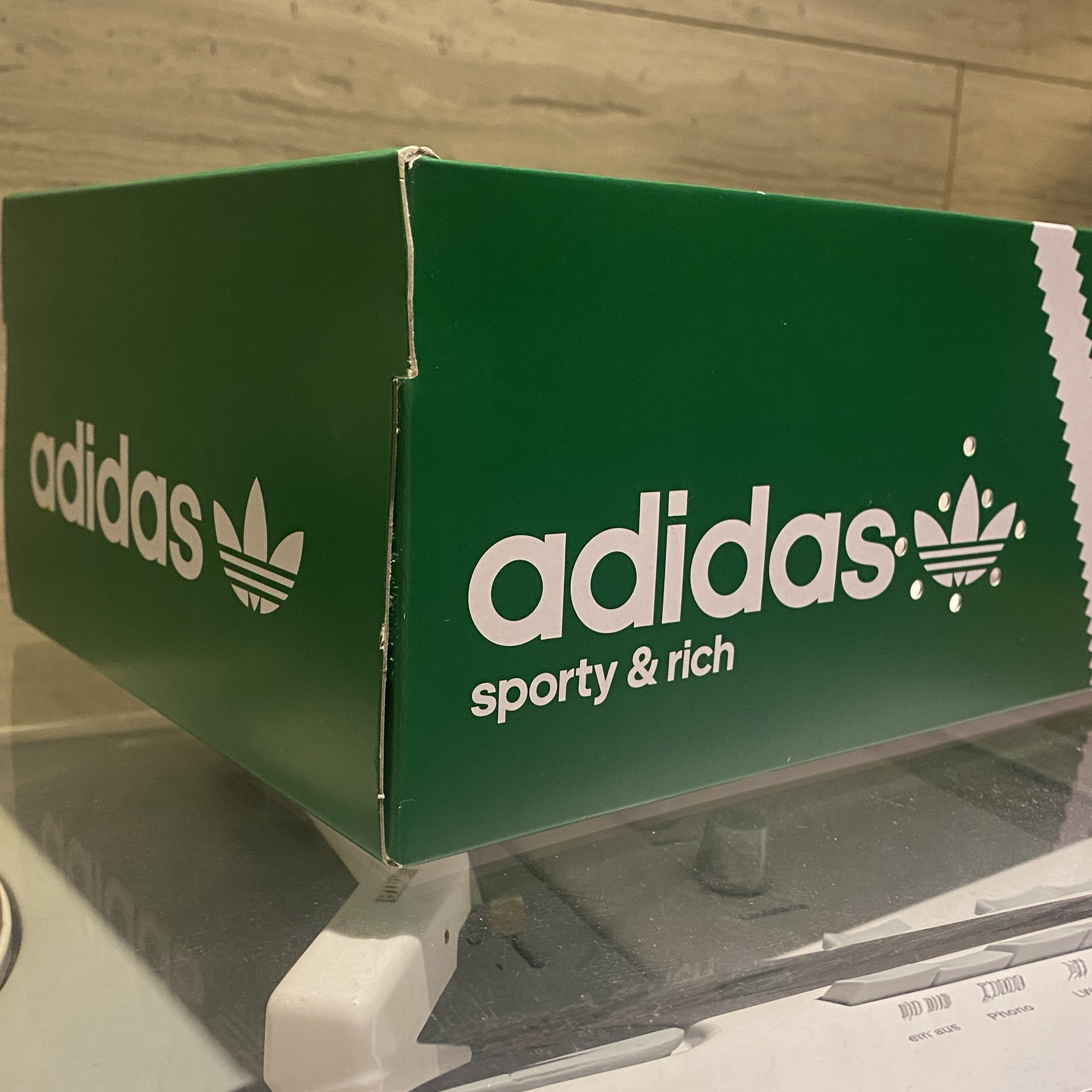 Adidas x Sporty & Rich Samba Cloud White Legend Ink 착용 스타일 - 5