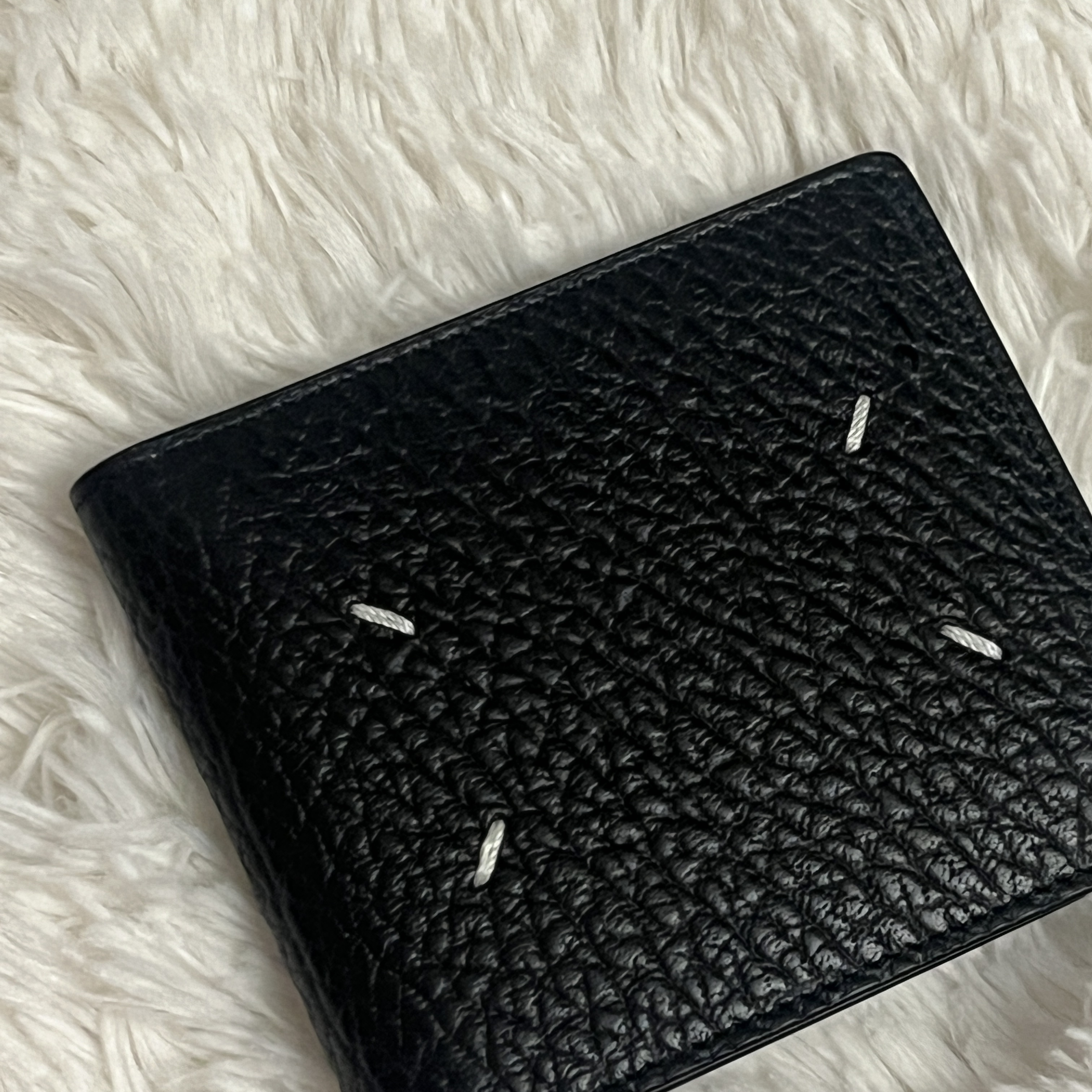 Maison Margiela Bi-Fold Wallet Black 착용 스타일