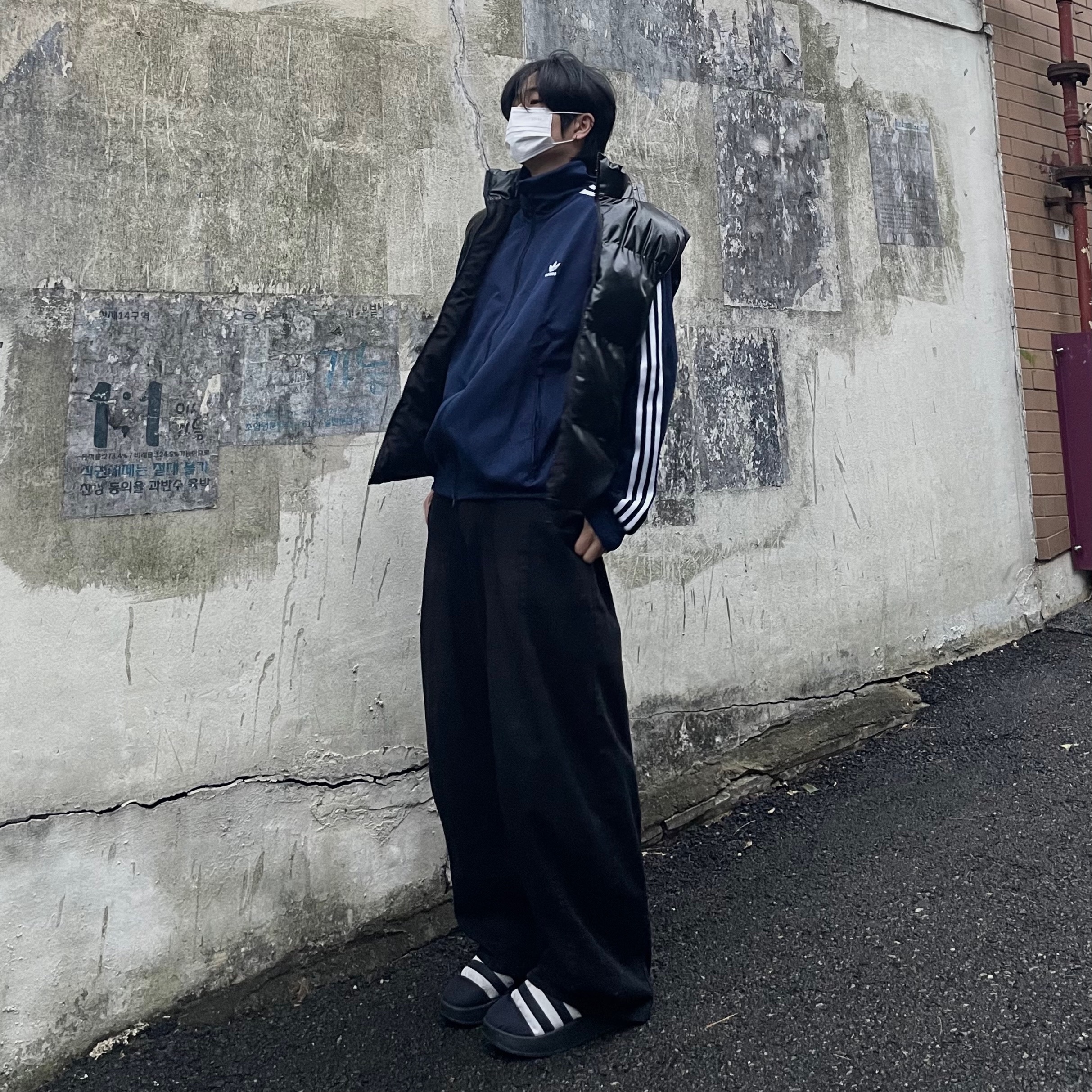 Adidas Adicolor Classic Beckenbauer Track Jacket Night Indigo - KR Sizing, Adidas Puffylette Core Black 착용 스타일 - 1