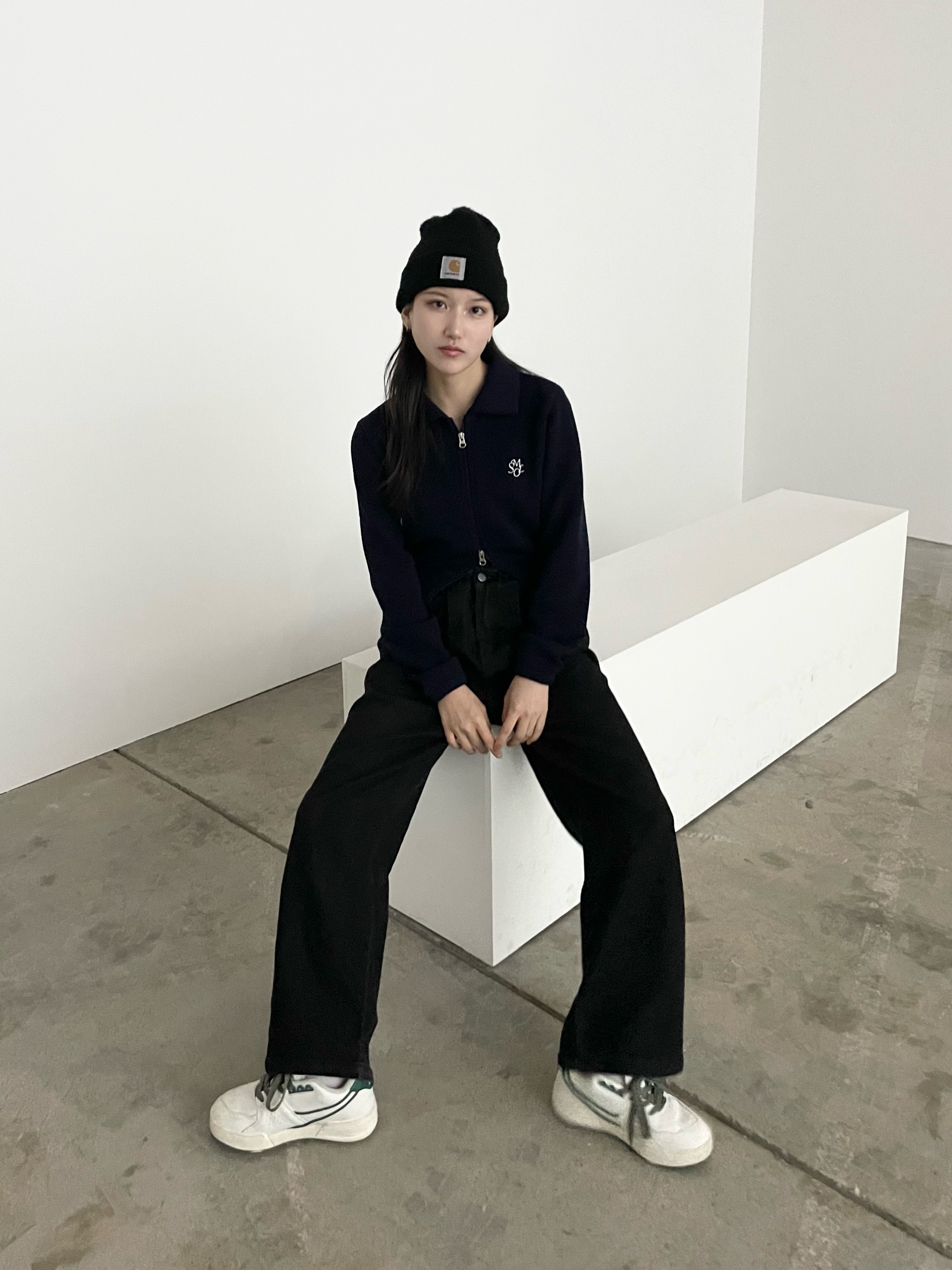 Carhartt Knit Cuffed Beanie Black 착용 스타일