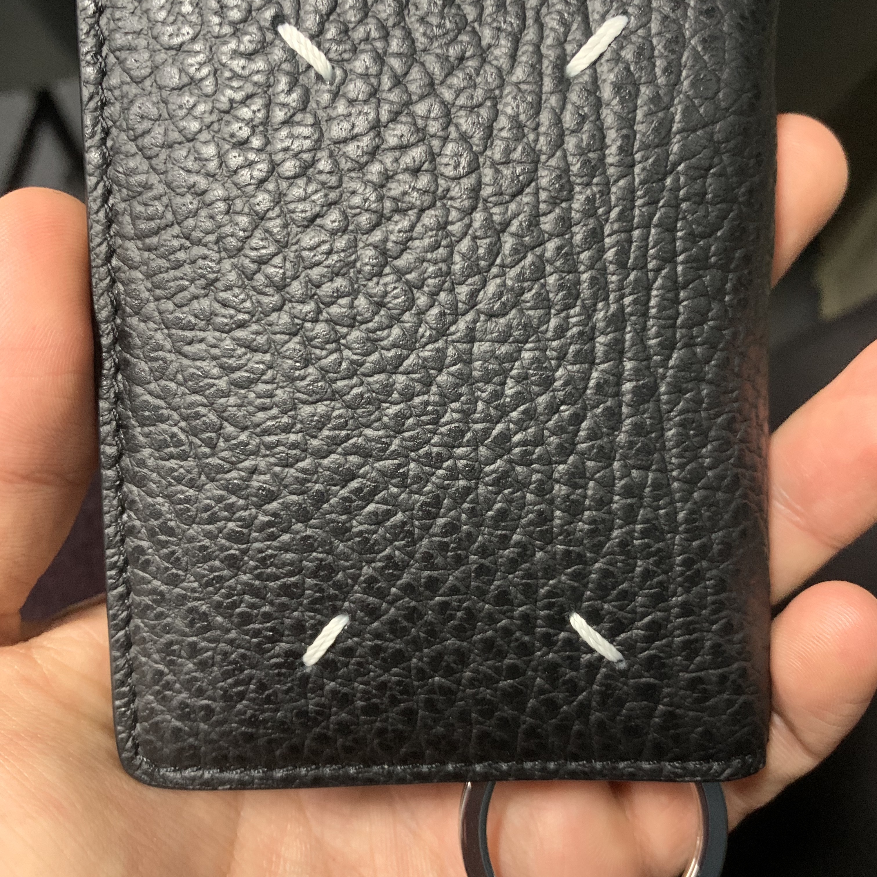 Maison Margiela Keyring Wallet Black 착용 스타일 - 1