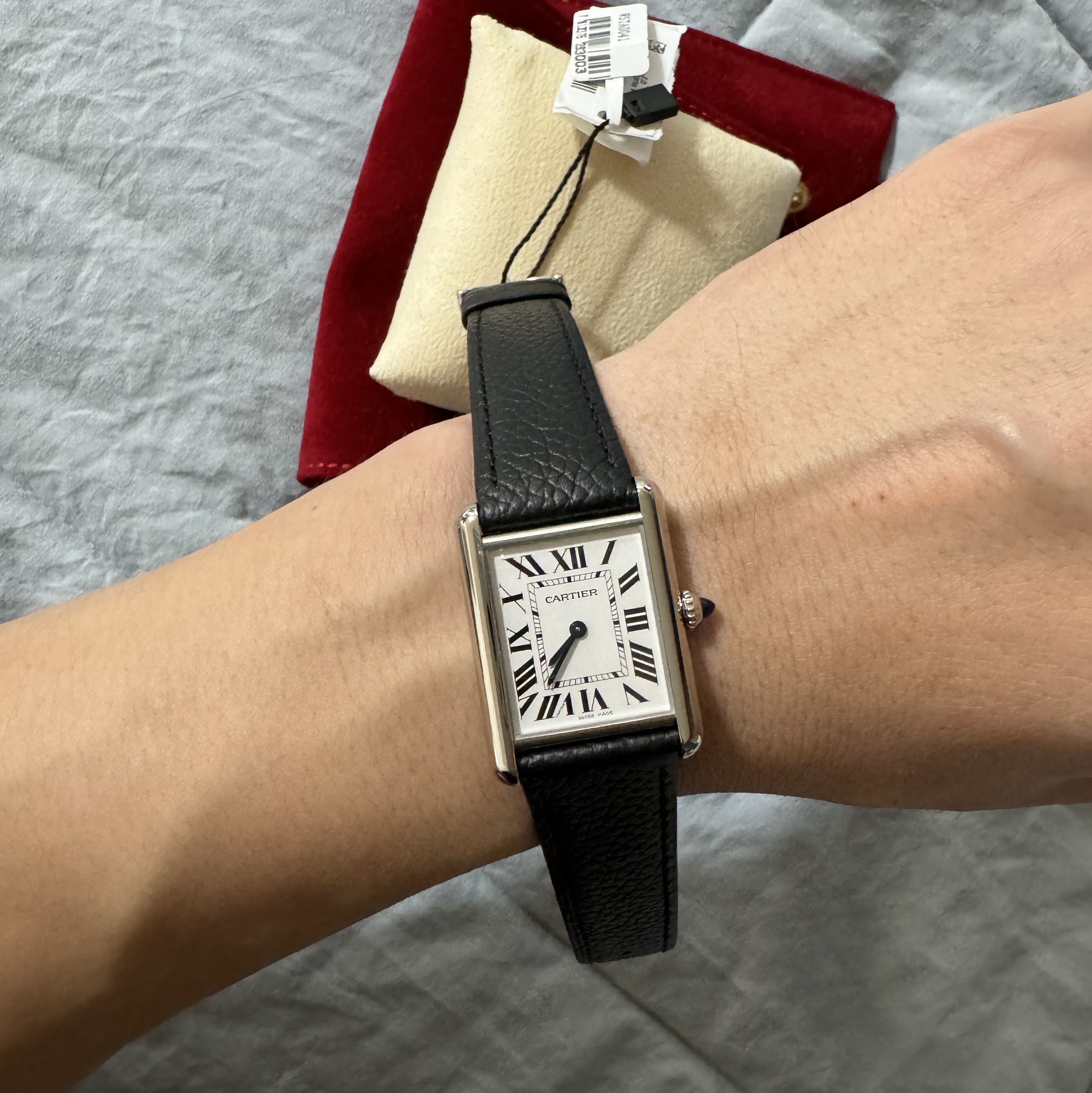 Cartier Tank Must Watch Large Quartz Steel Calfskin Black 착용 스타일 - 1
