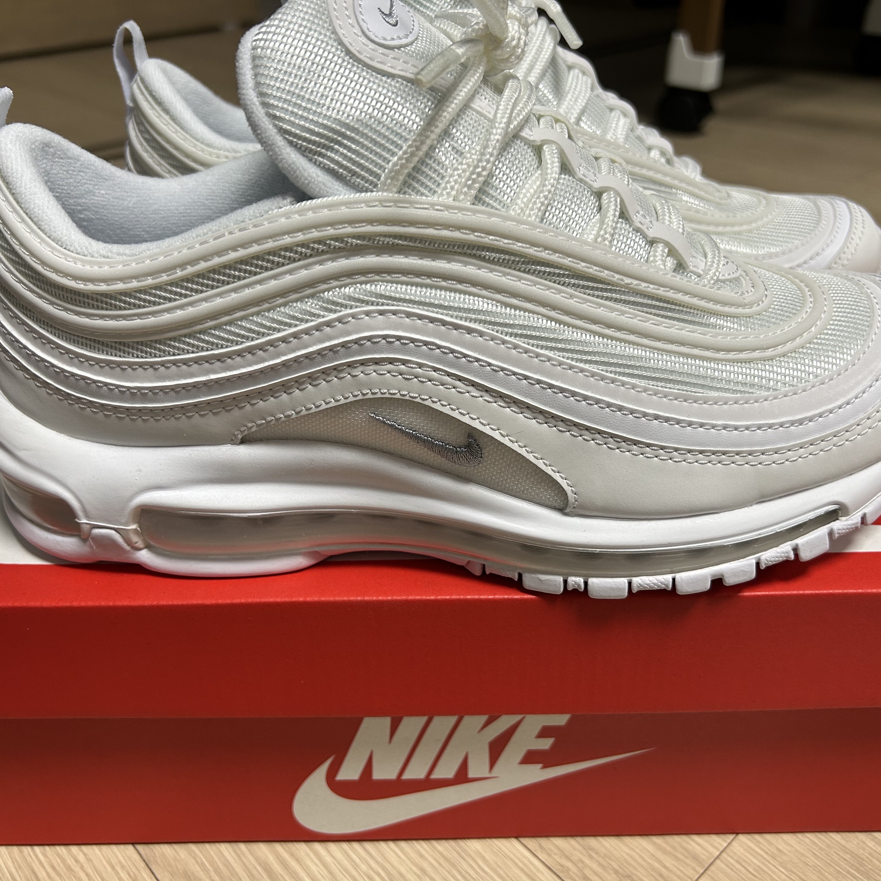 Nike Air Max 97 Triple White Wolf Grey 착용 스타일