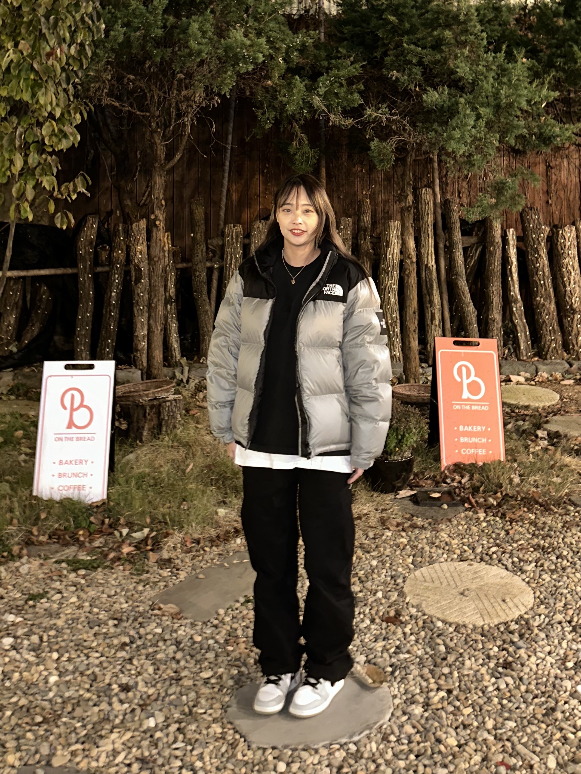 The North Face White Label Novelty Nuptse Down Jacket Light Khaki, (GS) Jordan 1 Mid Light Smoke Grey 착용 스타일 - 3