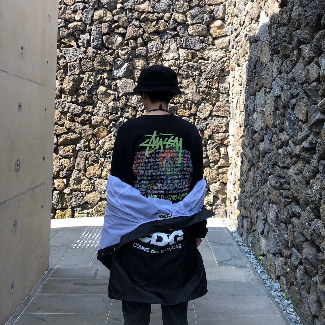 CDG Logo Coach Jacket Black 착용 스타일