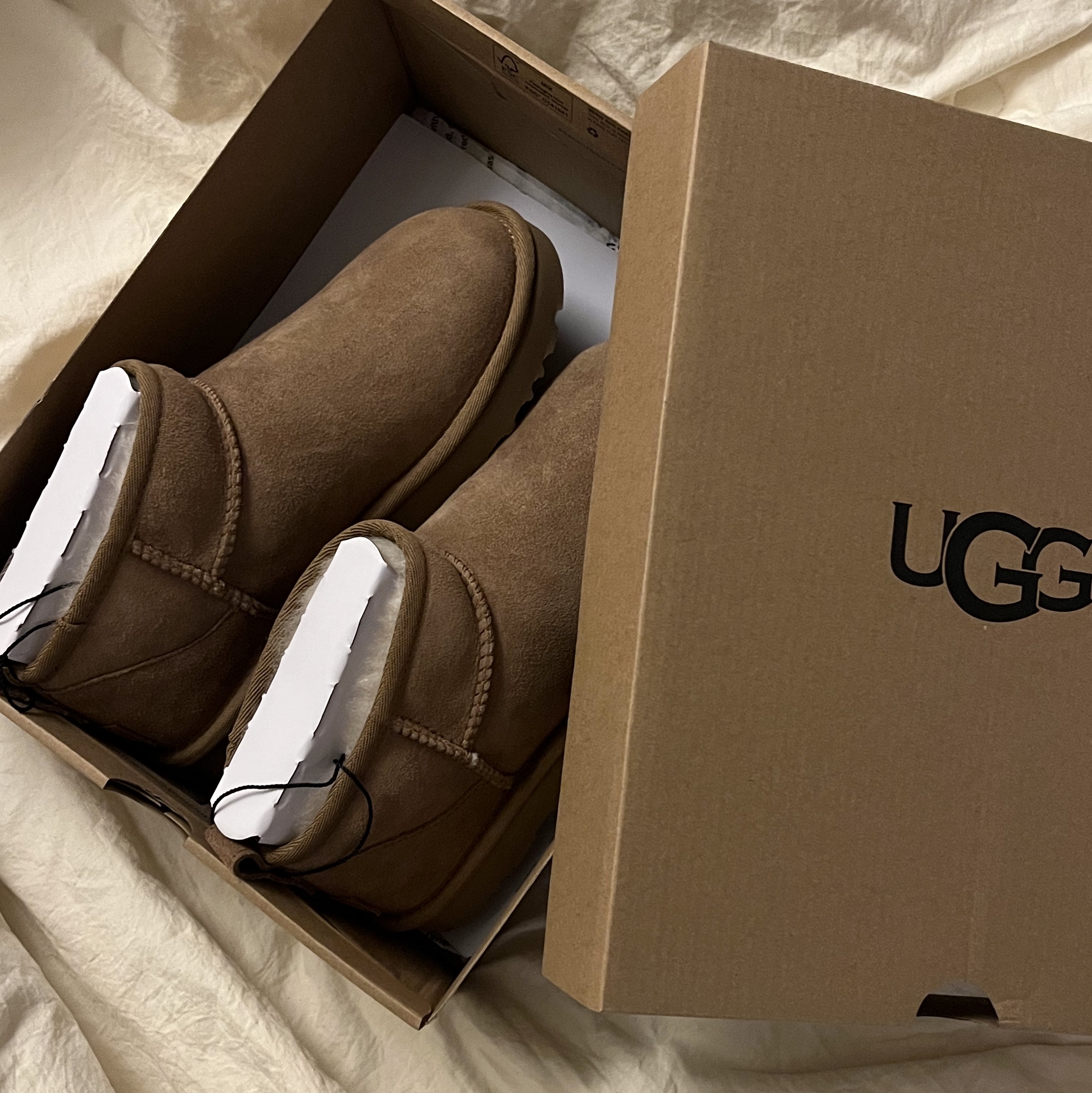(W) UGG Classic Ultra Mini Boots Chestnut 착용 스타일