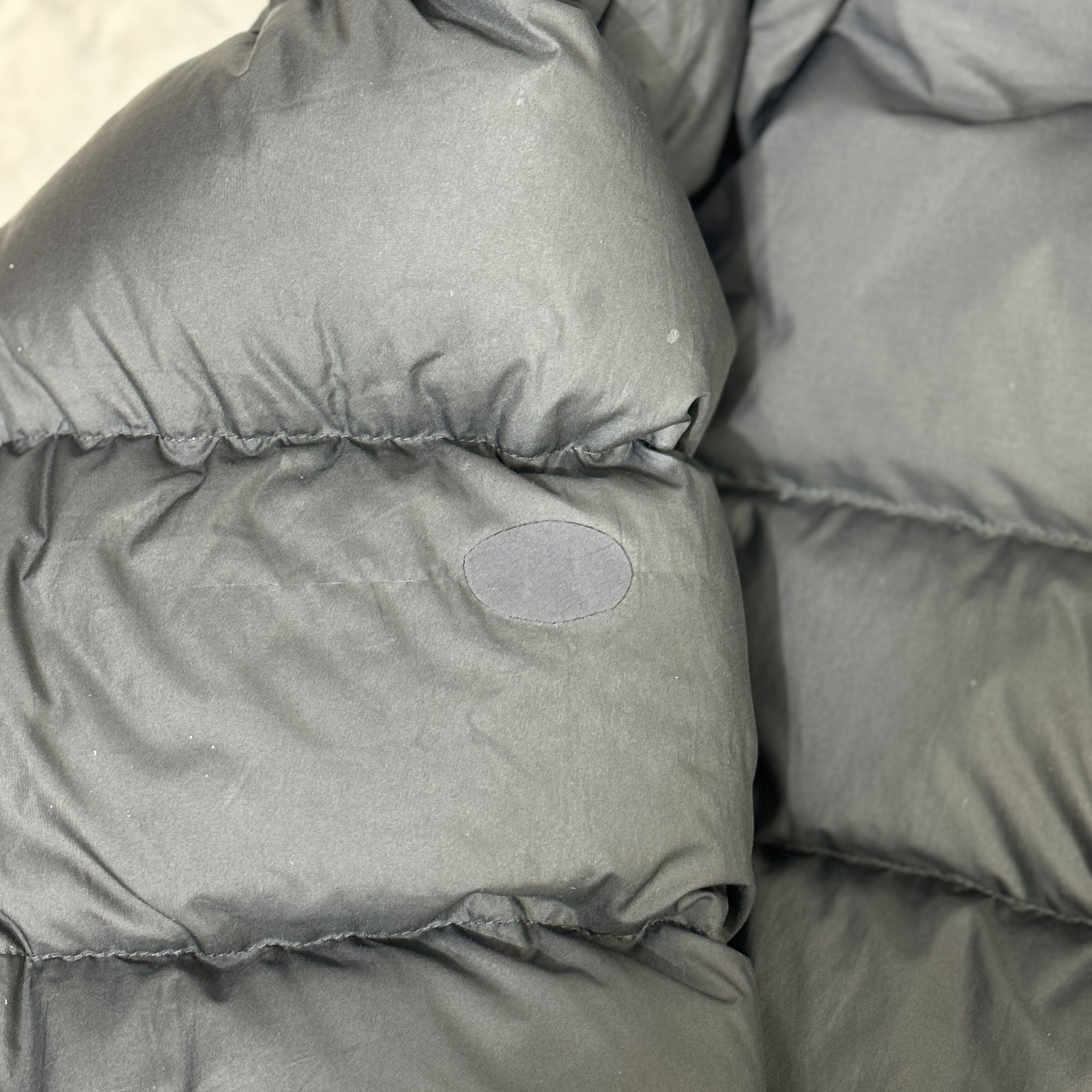 The North Face 1992 Nuptse Jacket Charcoal 착용 스타일 - 5