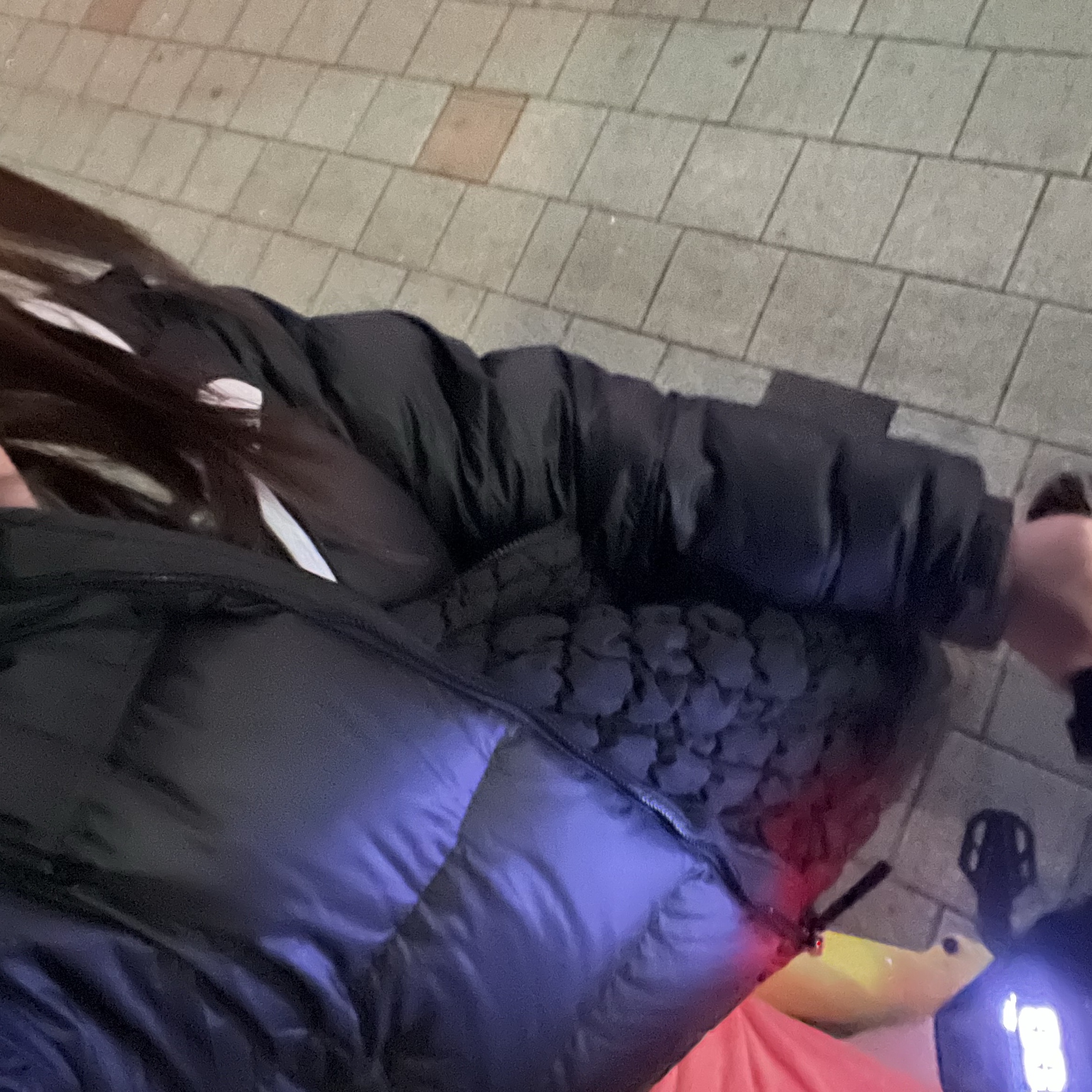 COS Quilted Oversized Shoulder Bag Black, The North Face 1996 Eco Nuptse Jacket Black 착용 스타일