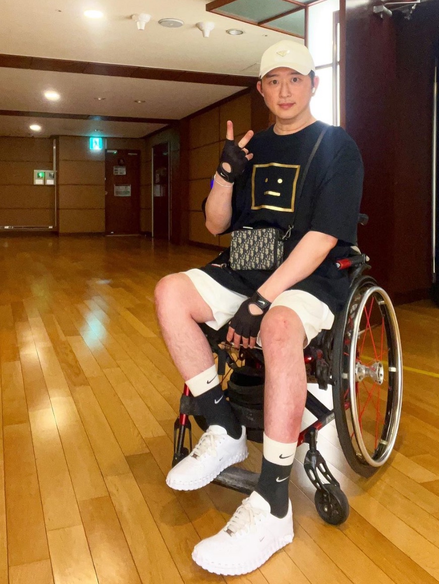 Nike x Jacquemus J Force 1 Low LX SP White, Dior Shoulder Strap Pouch Beige & Black Dior Oblique Jacquard 착용 스타일