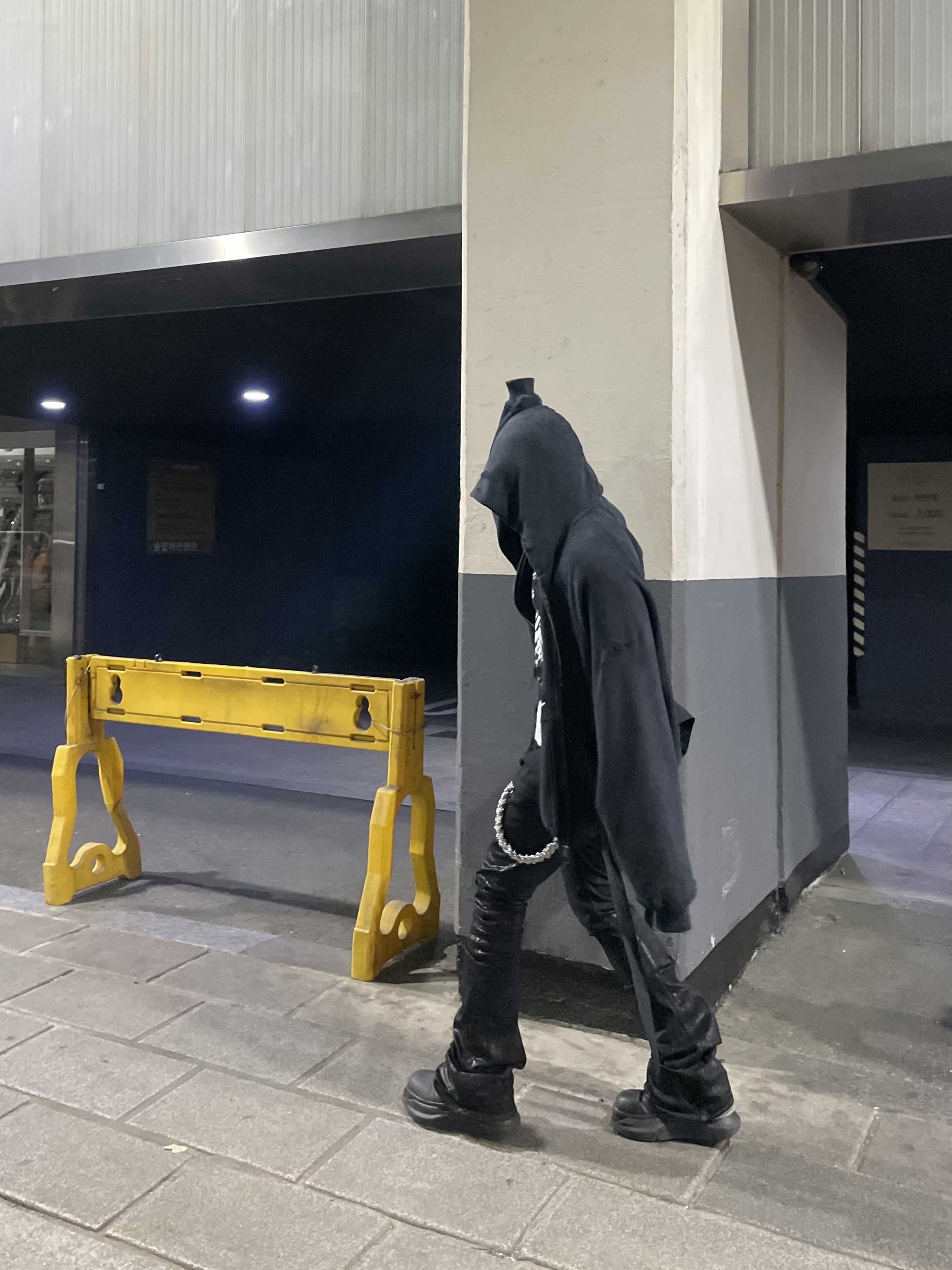 Nonnod x Shinsegae Distressed Zip-Up Hoodie Washed Black, Undermycar Leachianus Multiple Tangles Double Logo Chain Down Blue - 23SS 착용 스타일 - 2