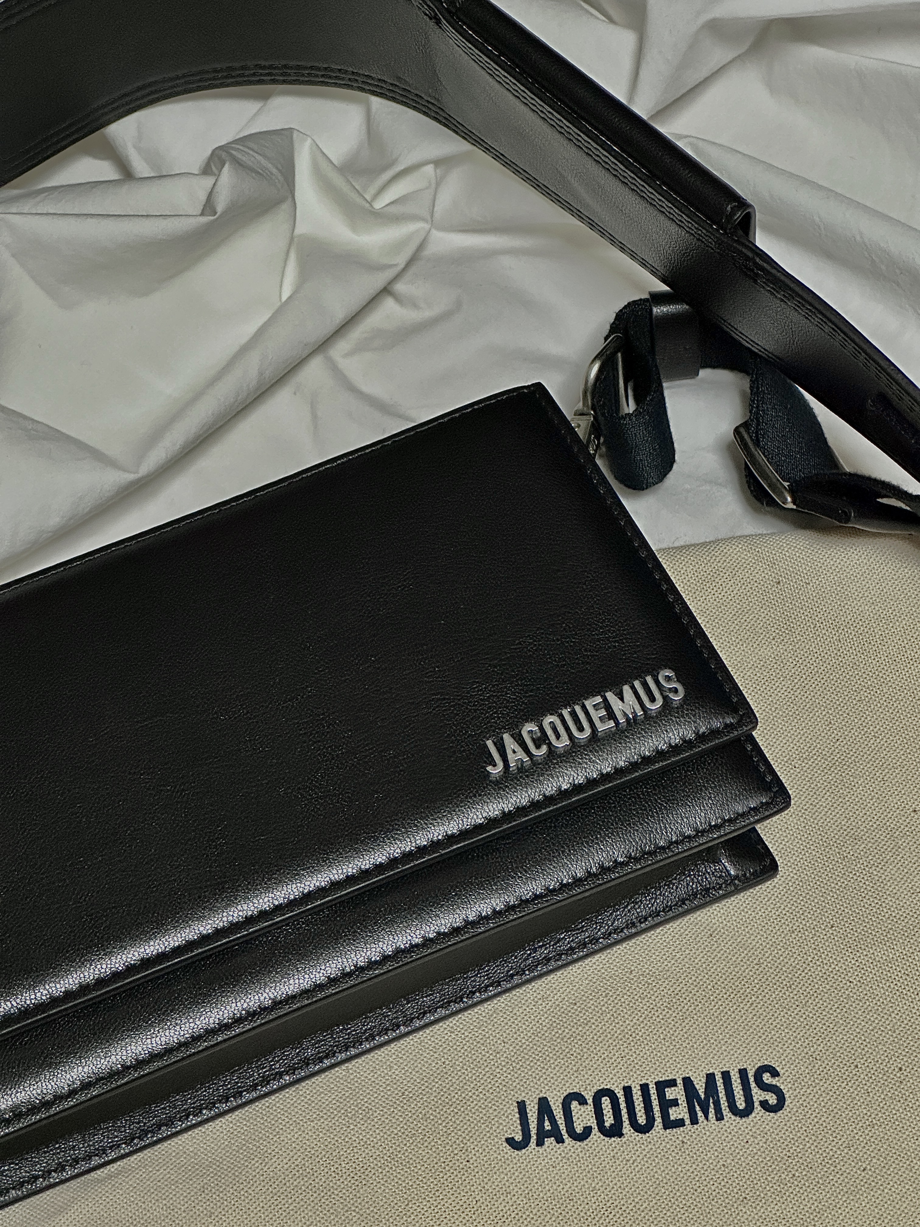 Jacquemus Le Bambino Homme Rectangle Flap Bag Black 착용 스타일