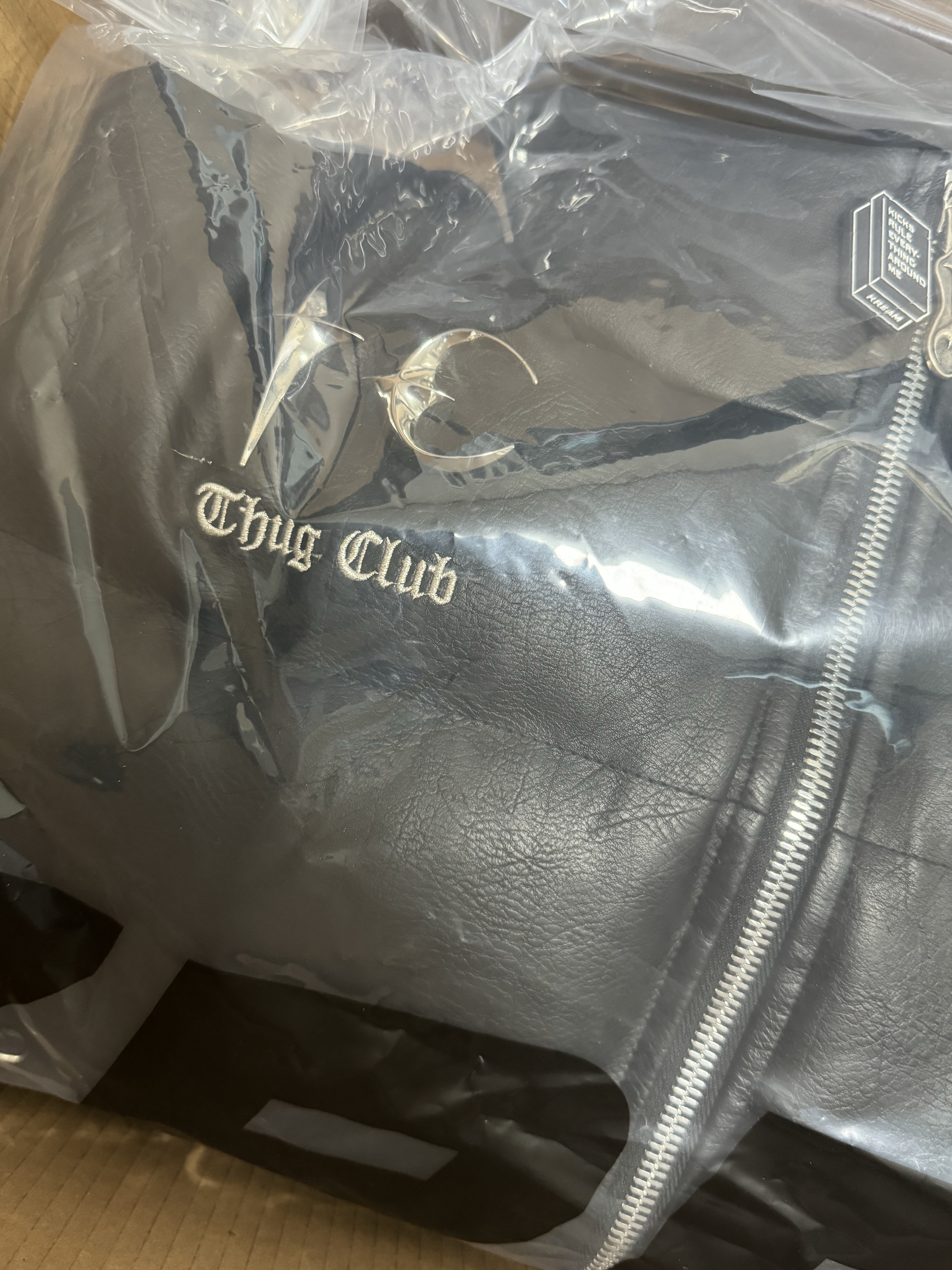 Thug Club Leather Puffer Jacket Black (Polyester), Nike Air Force 1 '07 Low White 착용 스타일 - 2