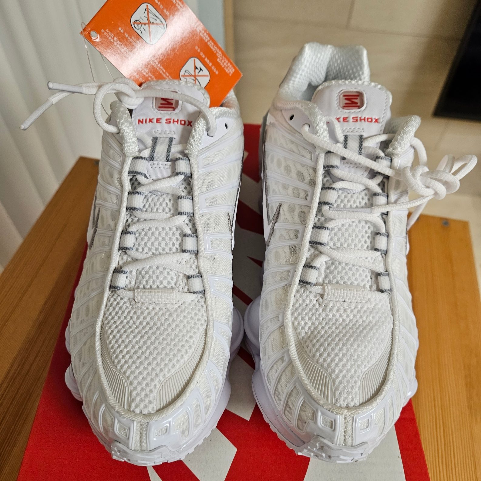 (W) Nike Shox TL White and Max Orange 착용 스타일 - 3