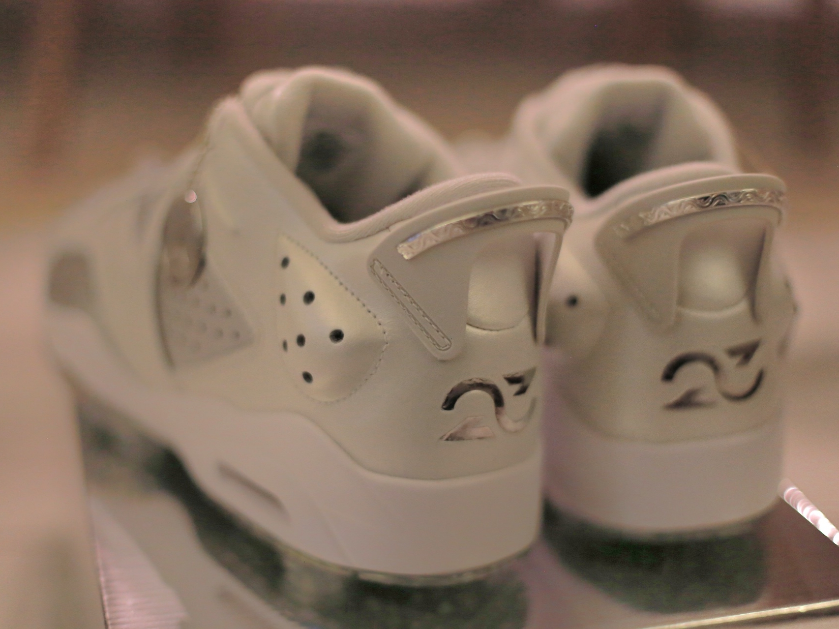 Jordan 6 Retro Golf NRG Photon Dust Metallic Silver 착용 스타일 - 3