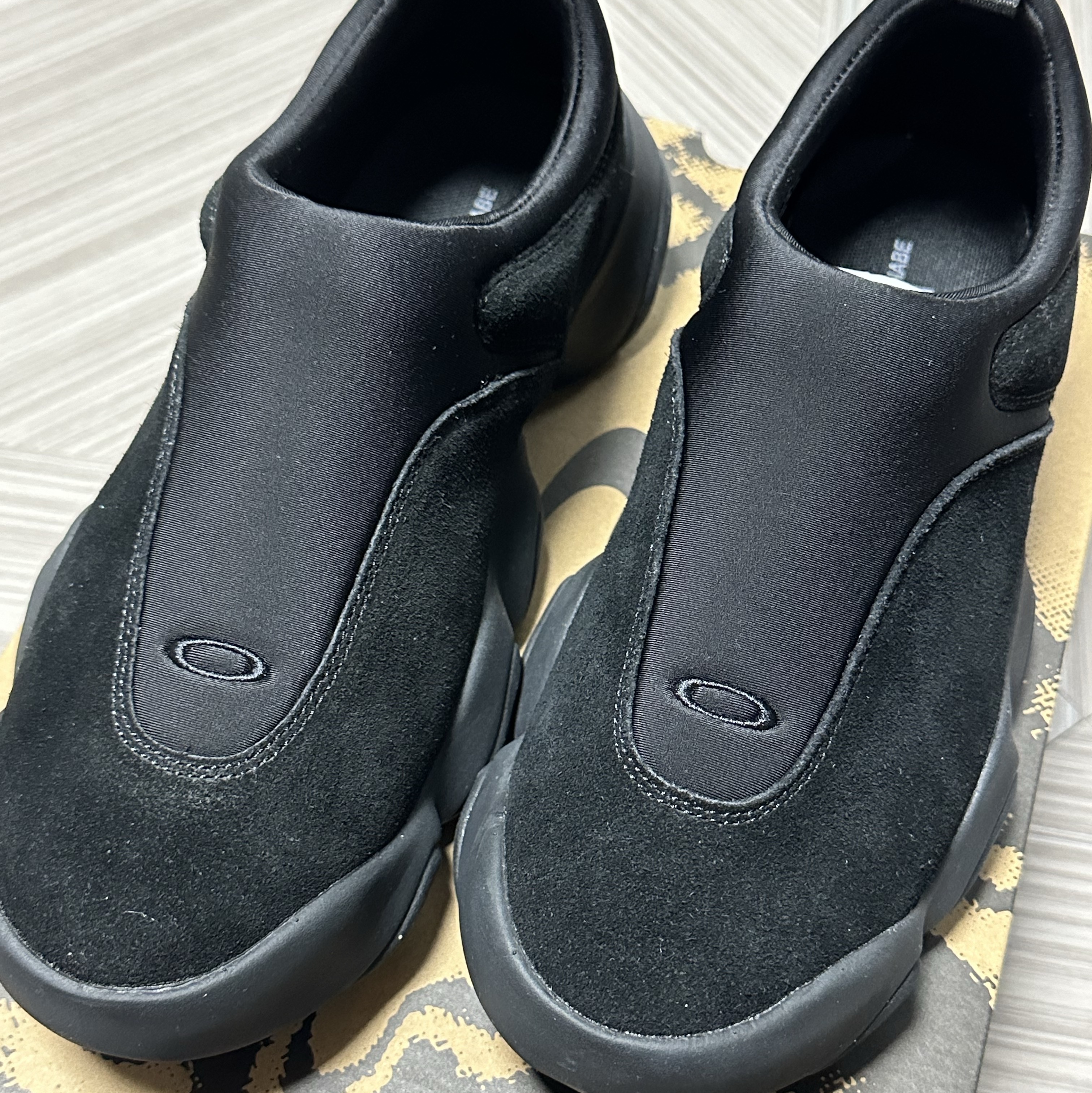 Oakley Factory Team x Junya Watanabe Man Suede Flesh Black 착용 스타일