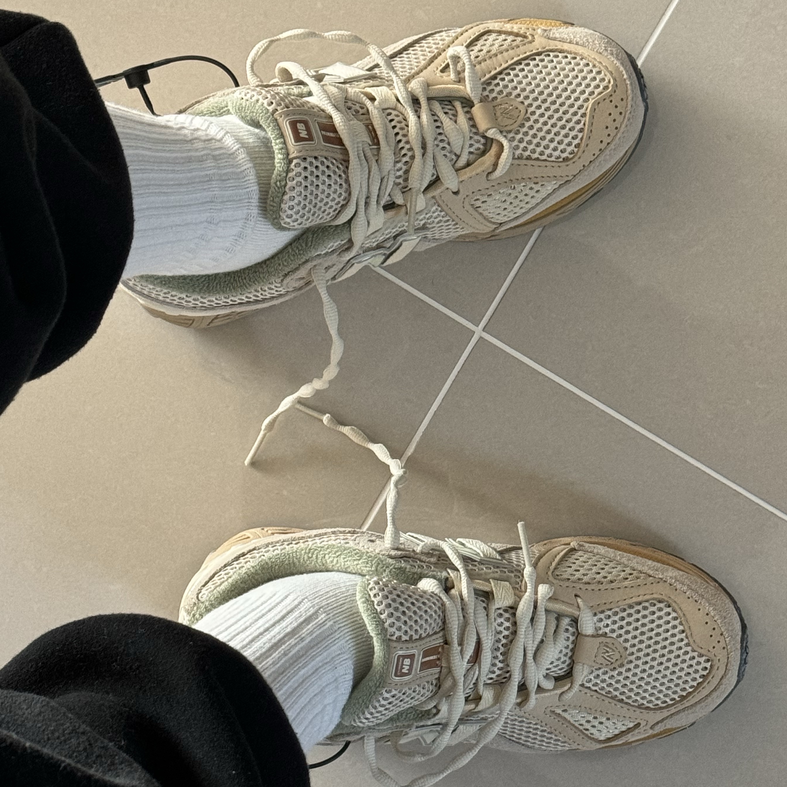 New Balance x Auralee 1906R Bone White 착용 스타일
