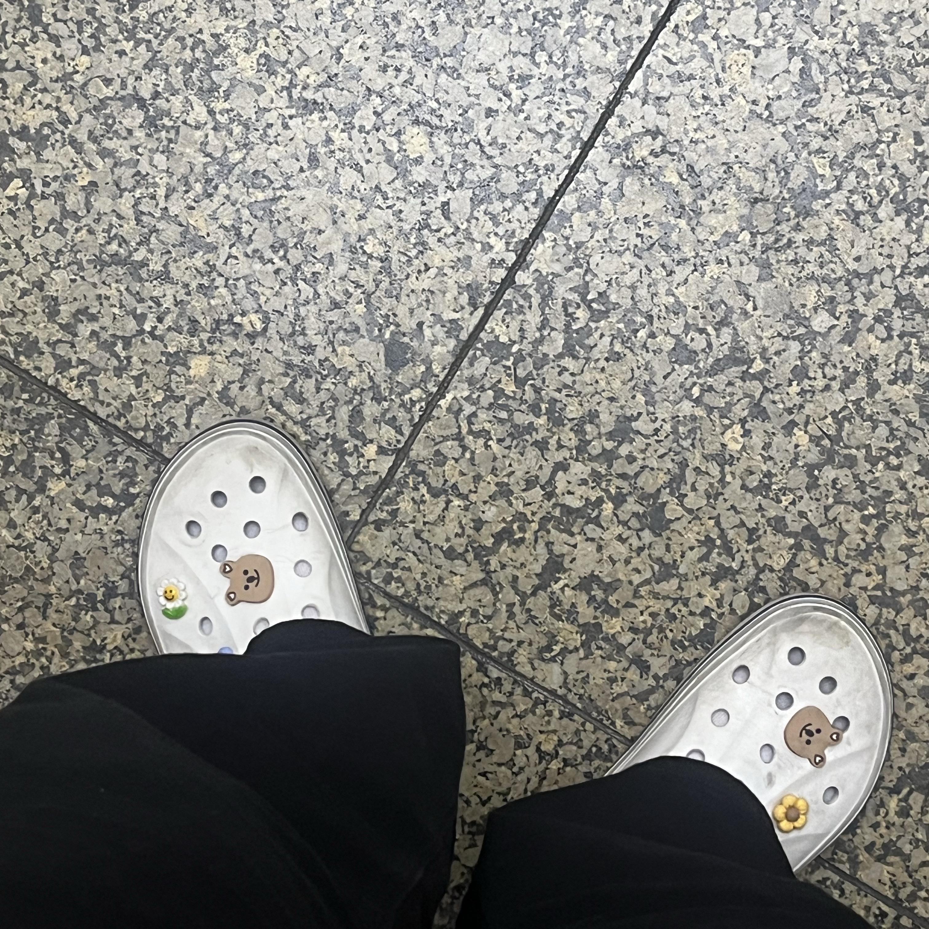 Crocs Bayaband Clog White Navy 착용 스타일