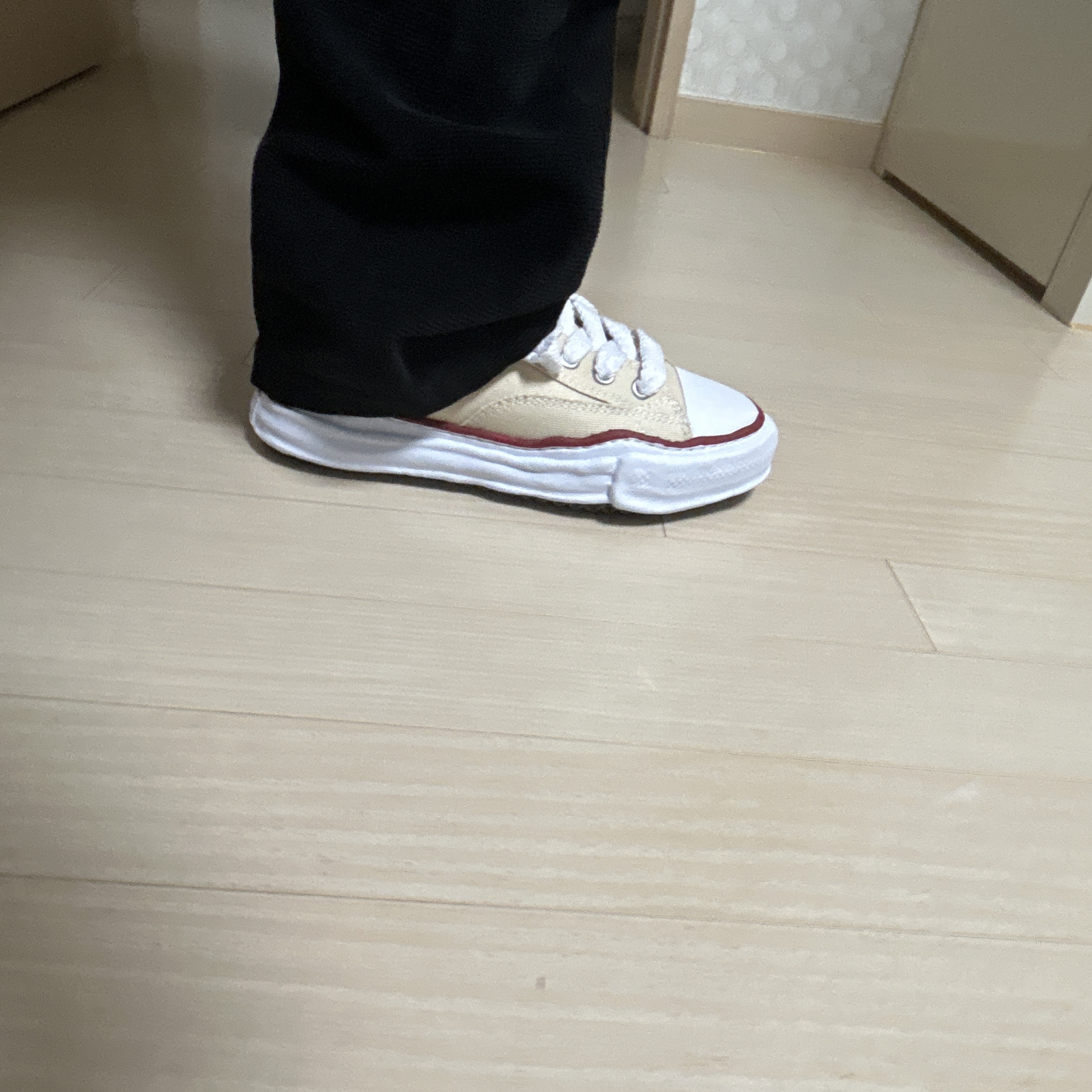 Maison Mihara Yasuhiro Peterson OG Sole Canvas Low-top Sneakers Natural 착용 스타일