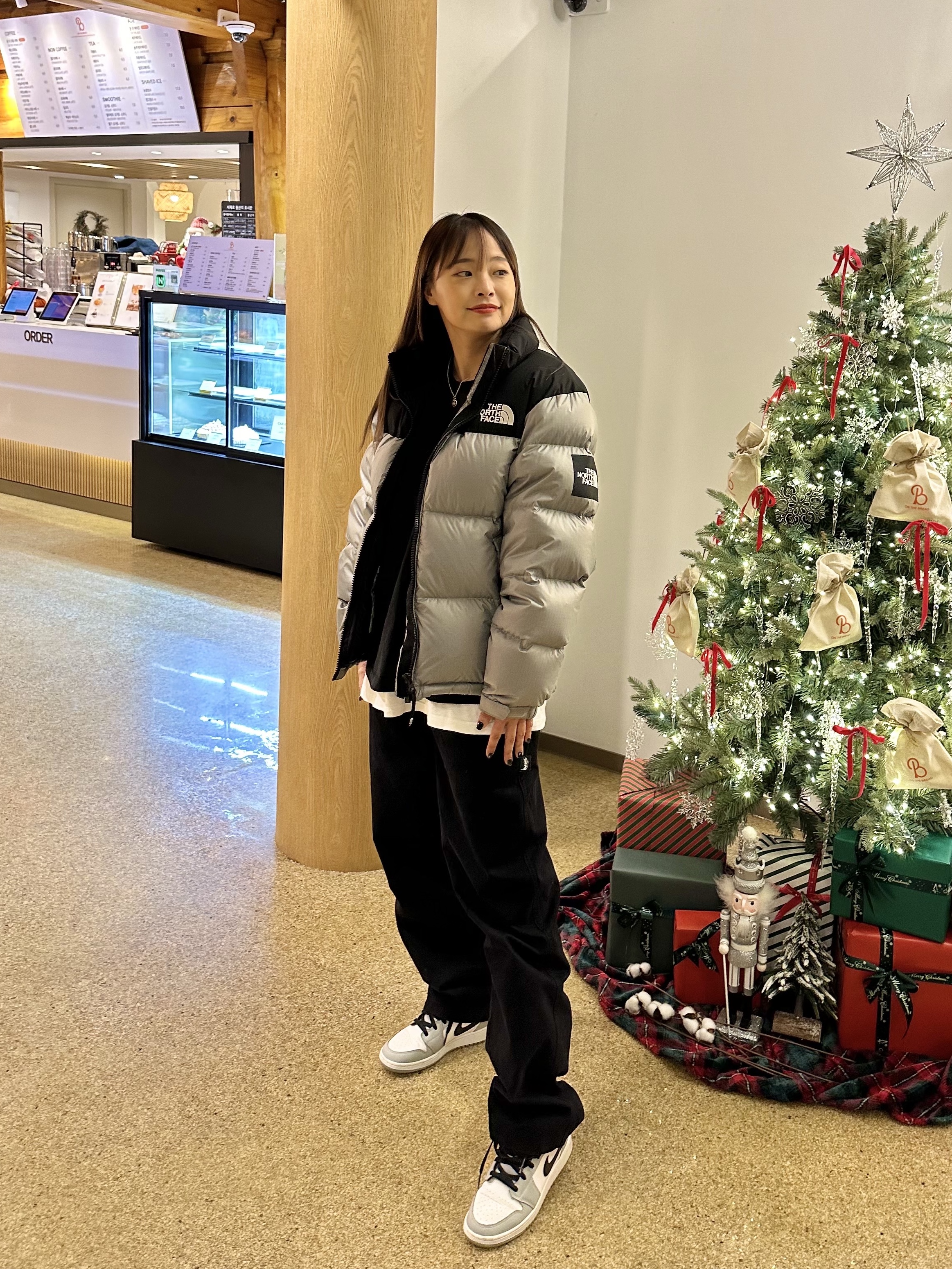 The North Face White Label Novelty Nuptse Down Jacket Light Khaki, (GS) Jordan 1 Mid Light Smoke Grey 착용 스타일 - 4