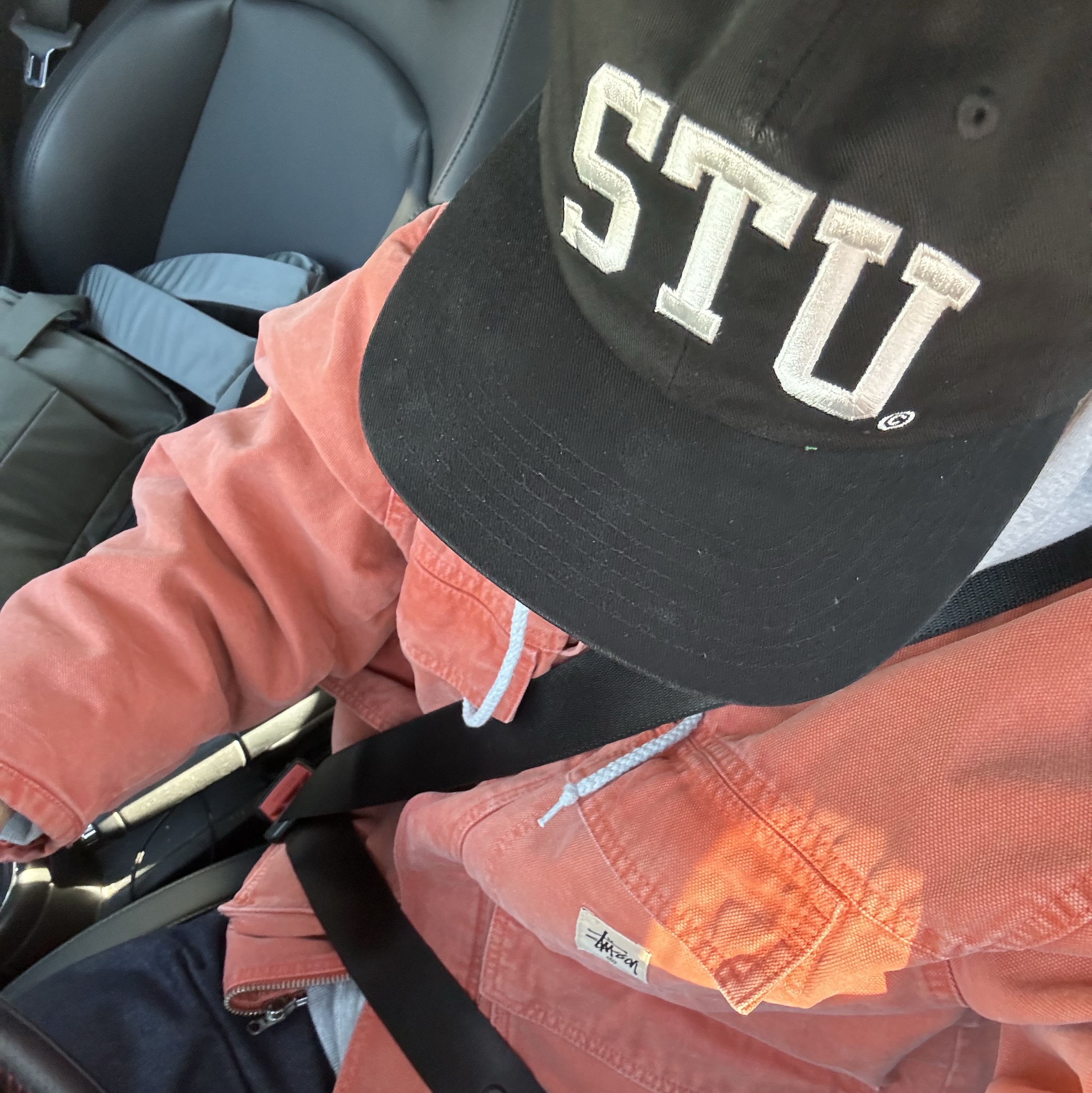 Stussy Stu Arch Strapback Cap Black 착용 스타일